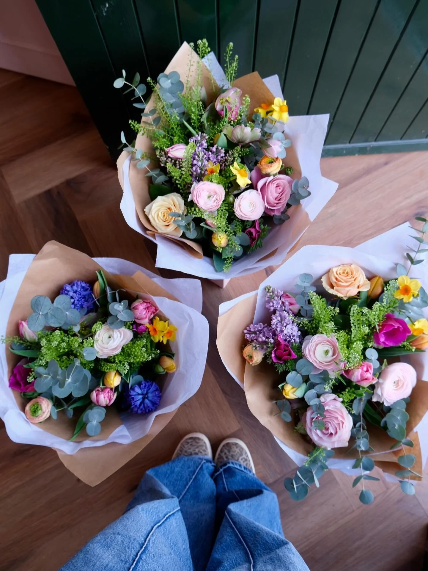It&rsquo;s Friday and the sun is shinning! 

We have an amazing array of spring blooms available! 

Open today 10 - 5pm! 

#florist #bouquet #sunshine #spring #blooms