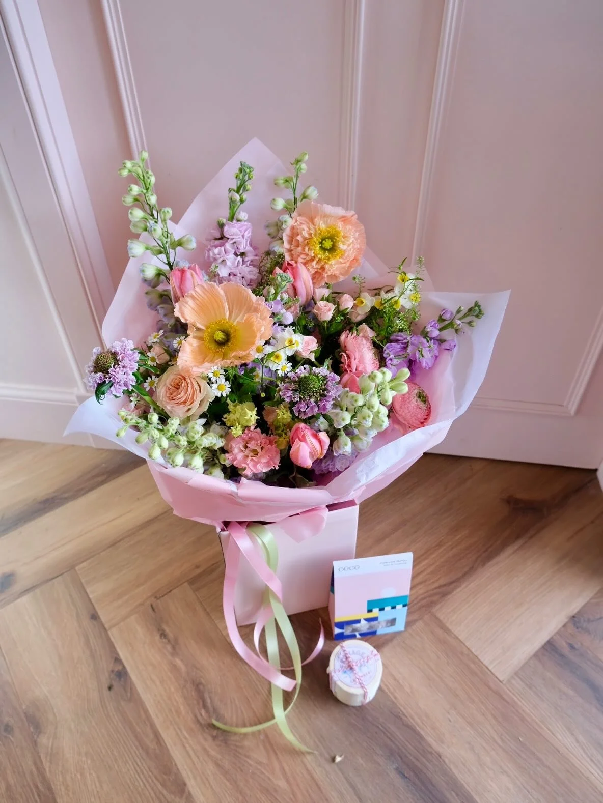 Spring is well and truly here and our store is brimming with these little beauties in the prettiest of colours. 

Today we send out some spring blooms for a special birthday along with sweet treats from @cocoedinburgh_  and @chocolategiftco

A match 