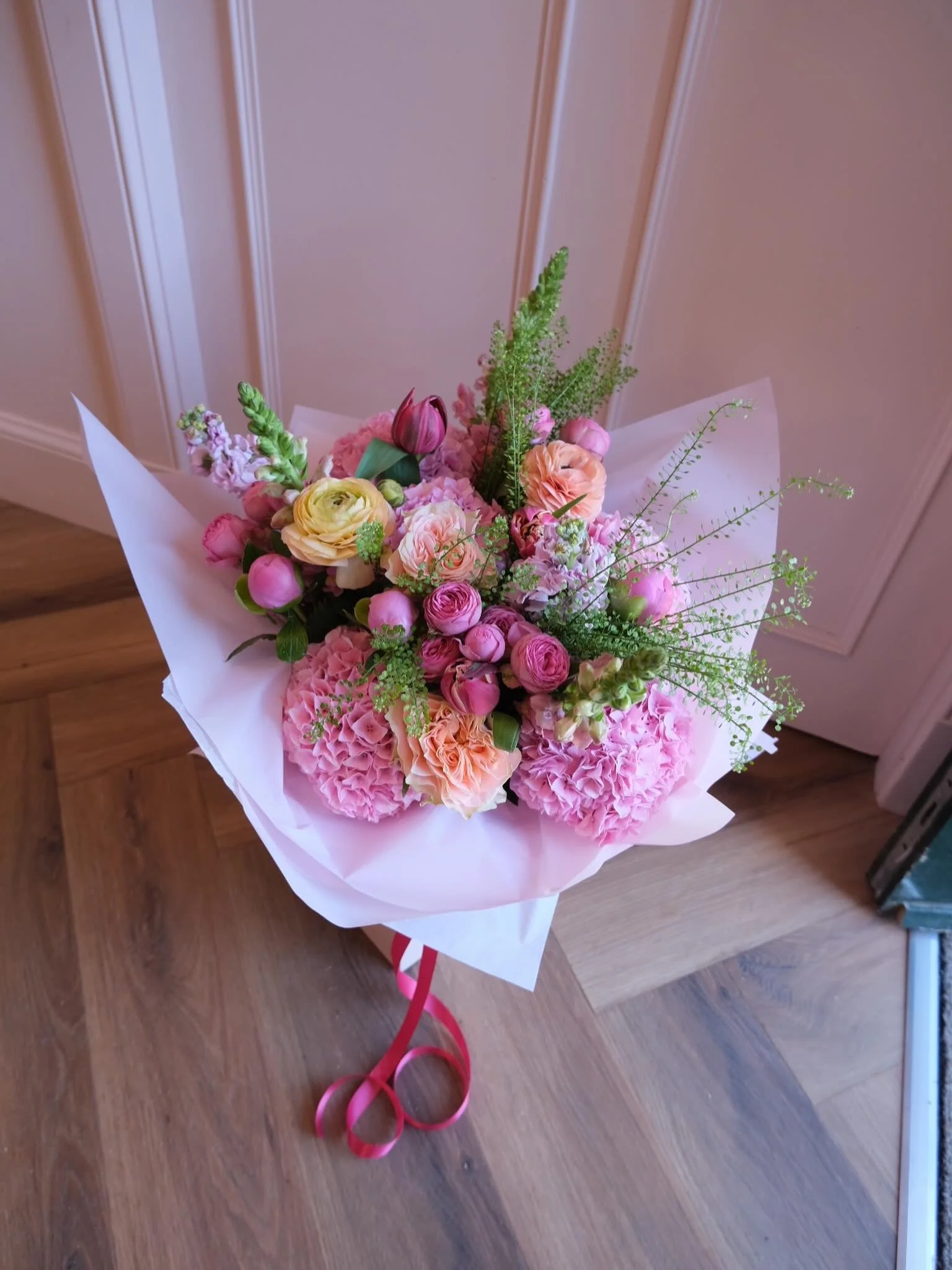 Happy Weekend! 

The sun is shinning, our flower stand is full and it&rsquo;s Friday! What more could we ask for! 

Remember our cut off is 2pm for fabulous weekend blooms. 

#florals #flowershop #bouquet #bouquets #florist