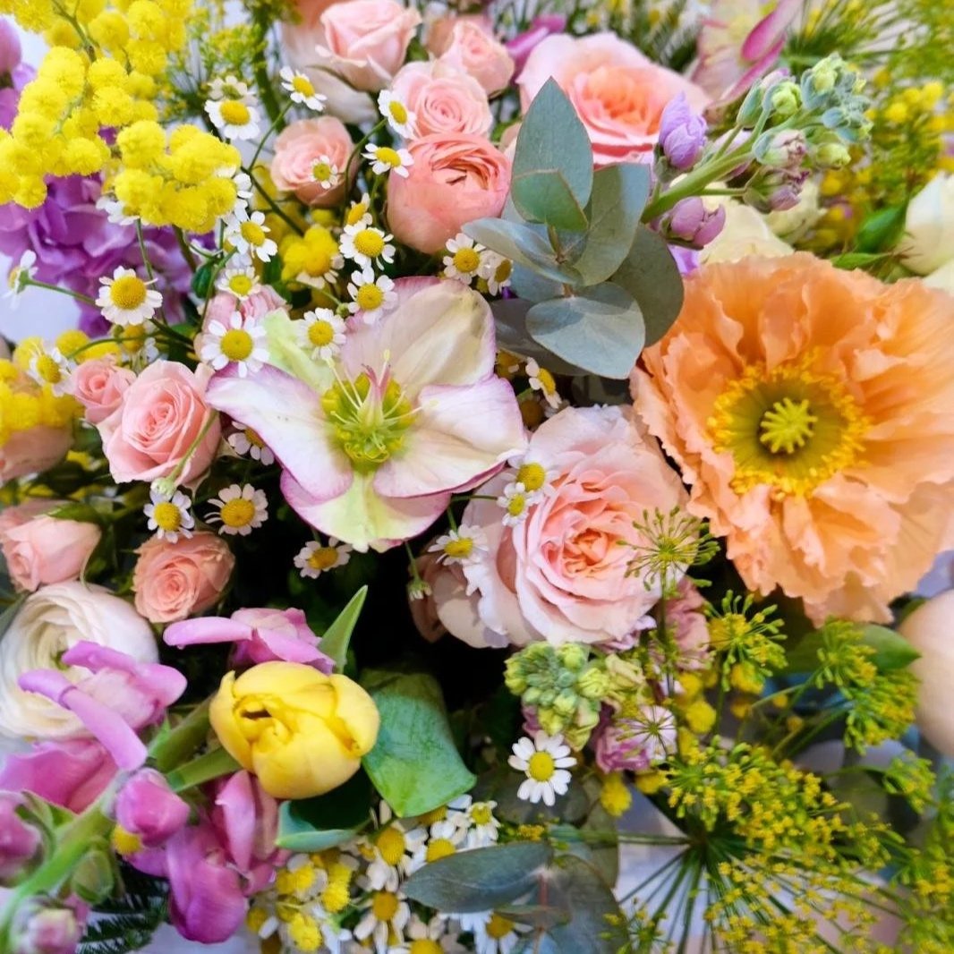 spring-pastels-close-up-with-poppies-tulips-daisy-roses-and-ranunculus.jpg