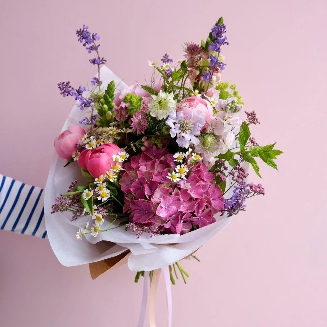 wild-summer-meadow-wrapped-in-paper-and-tissue-in-bloom-delivery-edinburgh-and-the-lothians.jpg