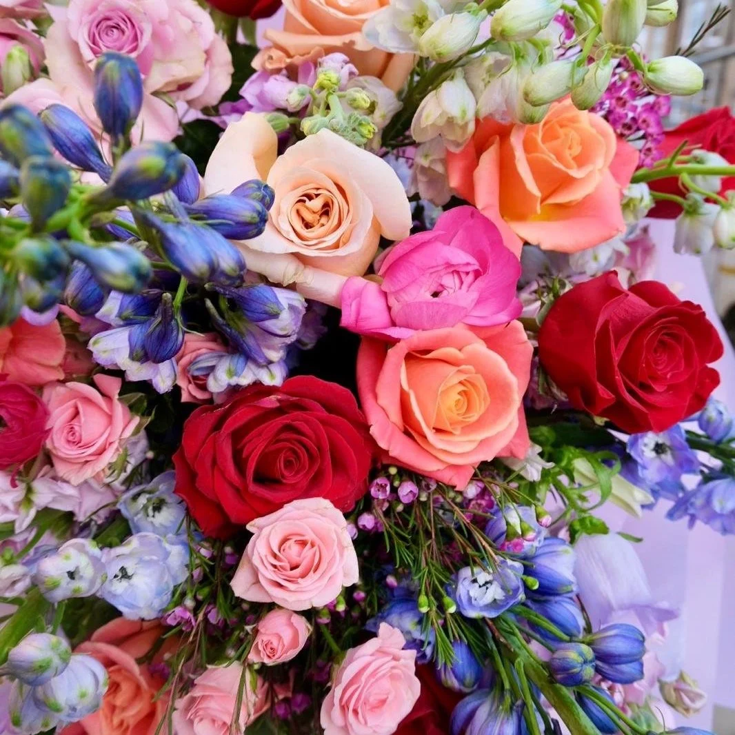 Naomi, Miss Piggy, Spray and Shimmer roses and seasonal blooms from florist east lothian