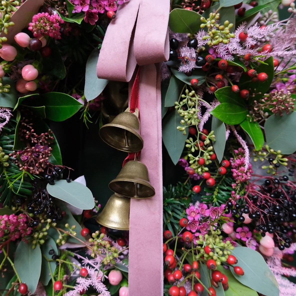 christmas-wreath-with-bells-close-up-inbloom-studion-east-lothian.png