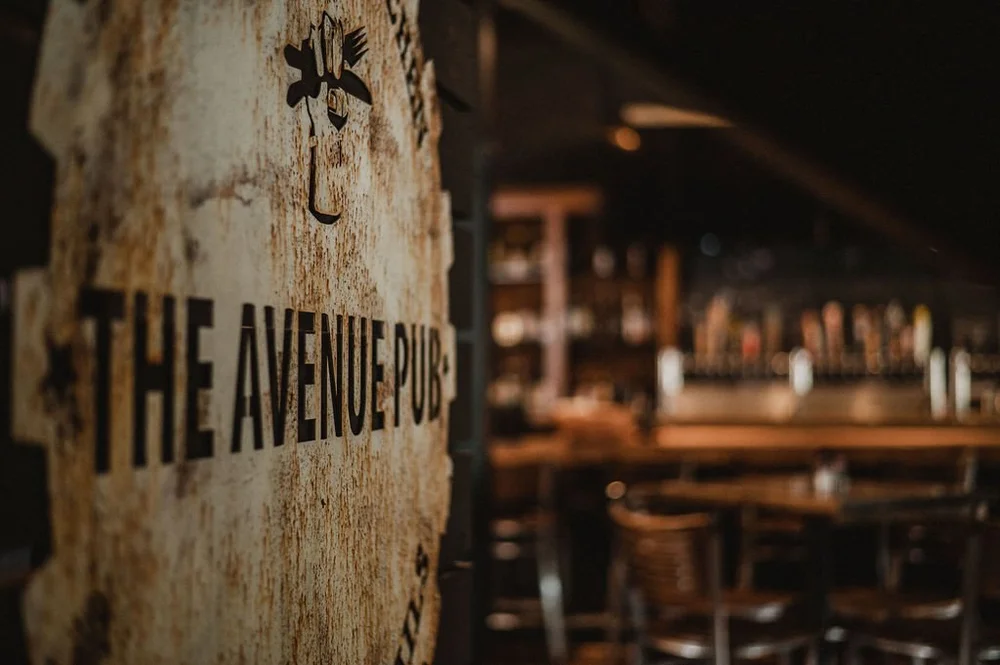 AVENUE PUB