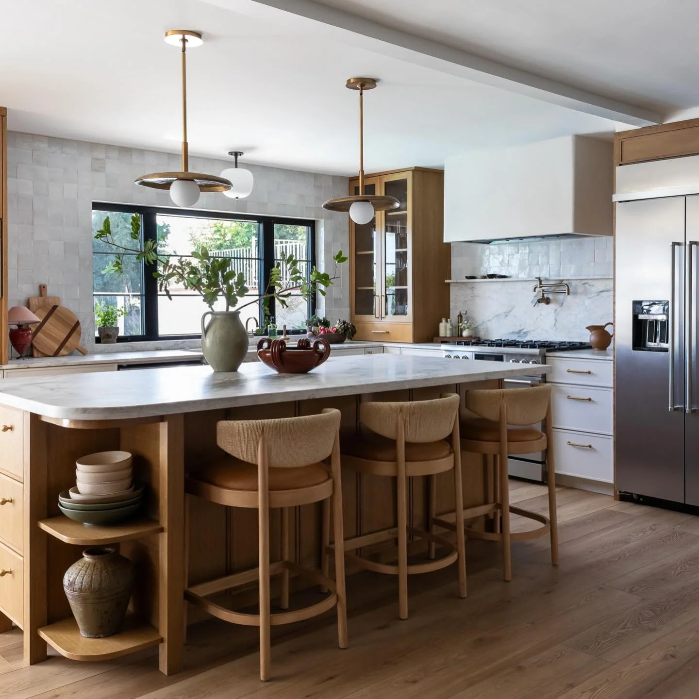 At the heart of Casa Yoko, statement marble meets a blend of warm oak and custom-tinted cabinetry, effortlessly anchored by a timeless zellige backsplash 🤎  For @amunguia 

Photo: @shawn.kallio 

#sandiegointeriordesign #sandiegodesigner #kitchendes