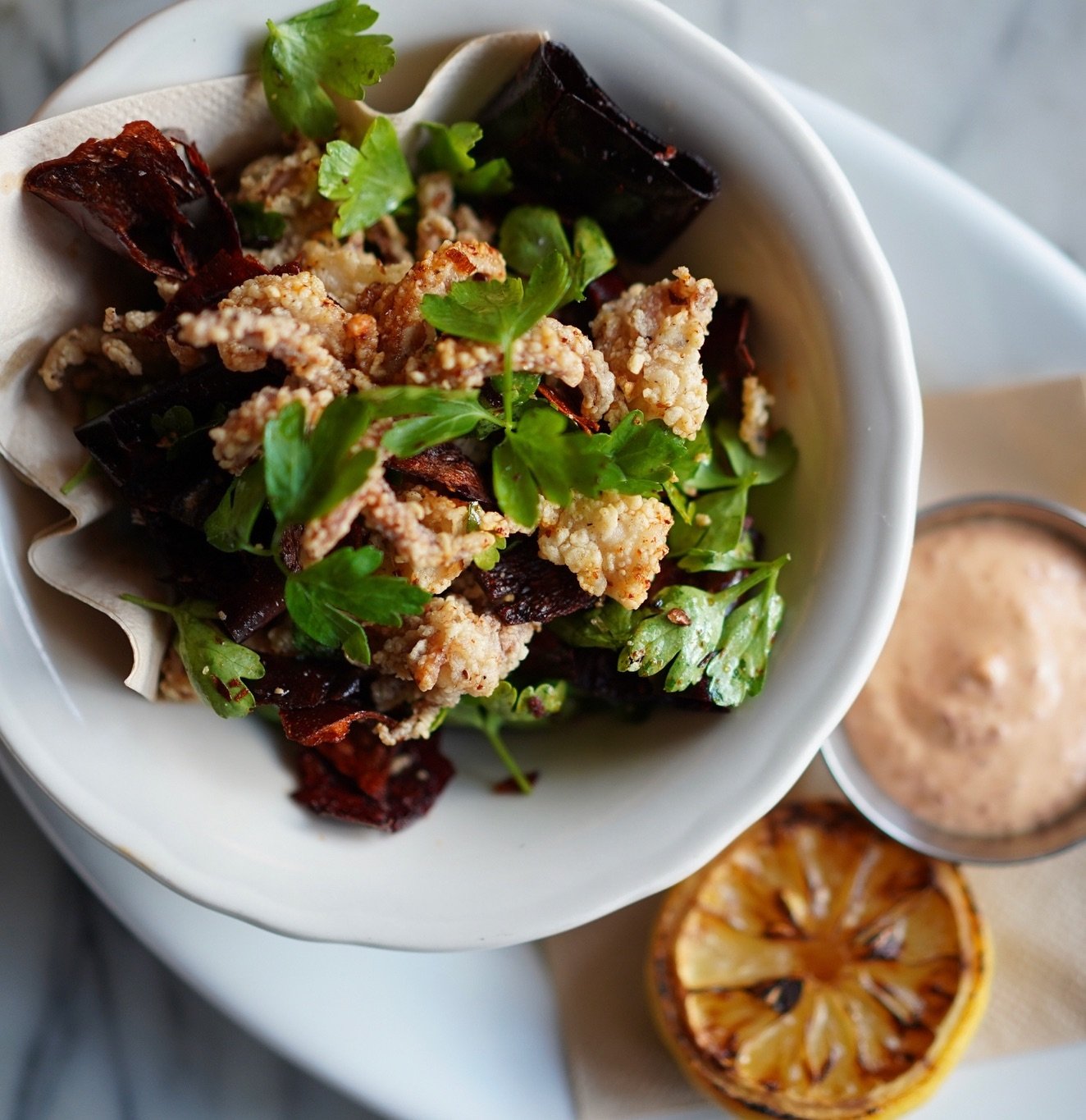 Fried Calamari w/ guajillo pepper skins, spicy aioli, and lemon😍🍽️ There&rsquo;s something for everyone at Nossa Caipirinha Bar, come check it out! 😎 Open tonight 4-11pm
📸: @myheezy