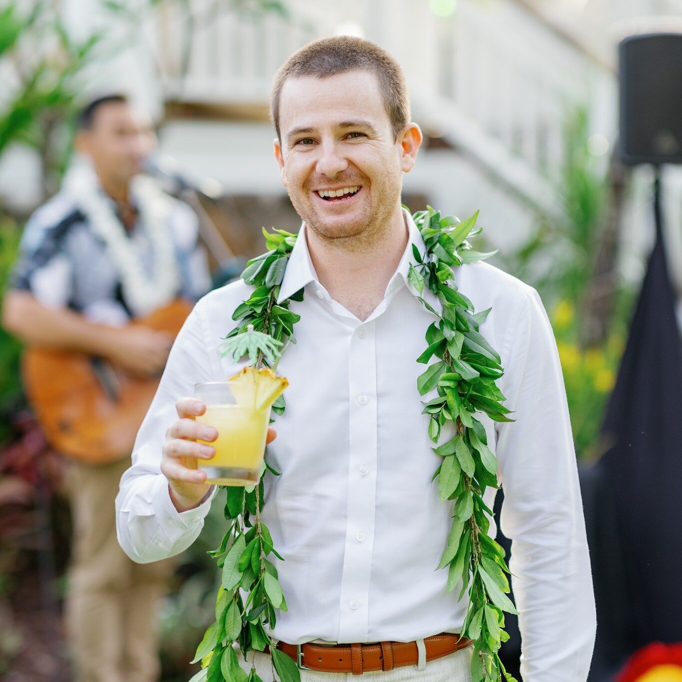Stepping into marriage with a taste of the tropics. 🌴🍹 The groom's got his cocktail in hand, ready to kick off the celebration in style. Here's to cool vibes and unforgettable memories! 

Venue @maleanagardenskailua 
HMU @revealhairandmakeup 
Cake 