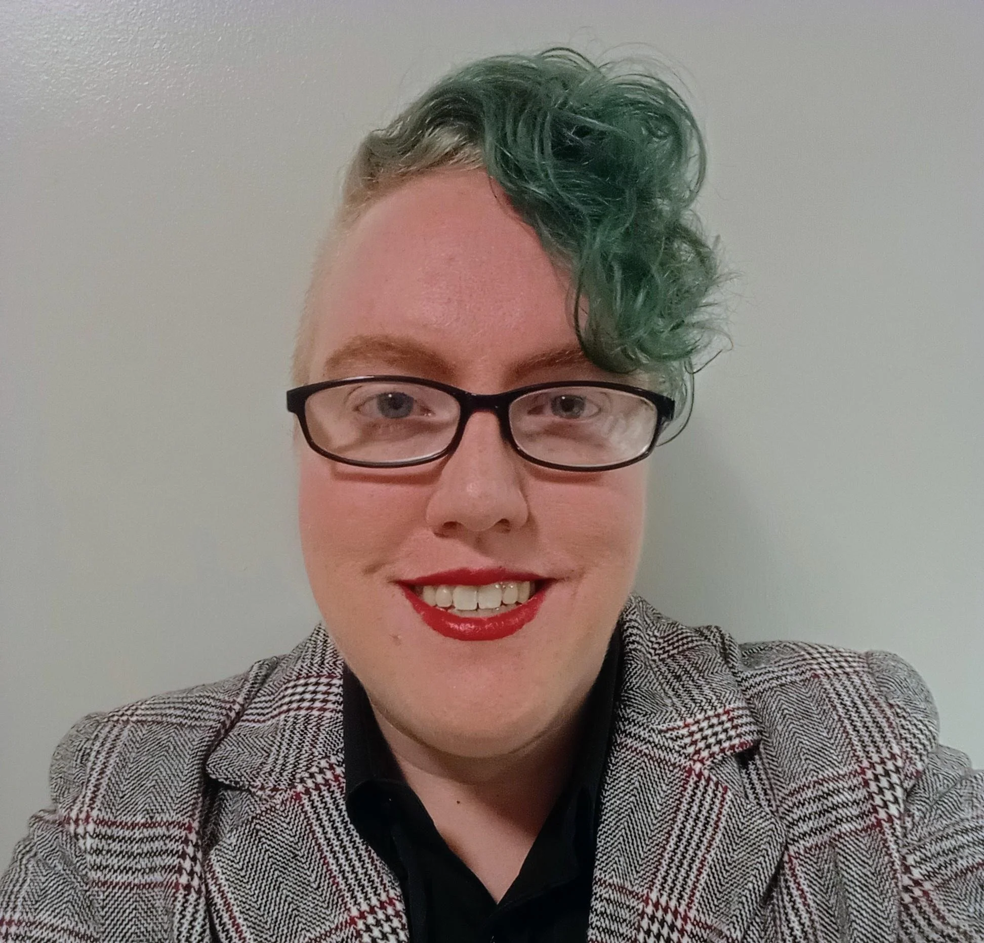 A trans therapist offering online therapy in Chicago, providing support and guidance to the LGBTQIA community.