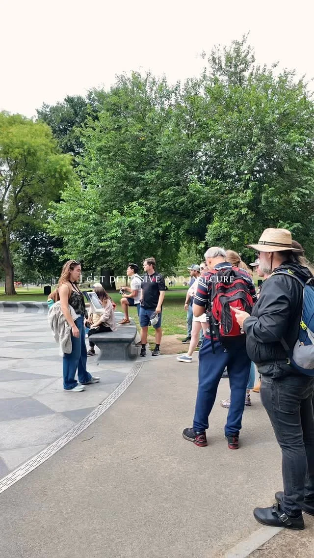 🍂 Boston, una ciudad hecha para pasear 🌊
Siente la brisa en el puerto, escucha los ecos de la historia en viejas iglesias y piérdete por calles de ladrillo rojo que brillan bajo el sol de la tarde.
Boston no es solo un destino: es una historia