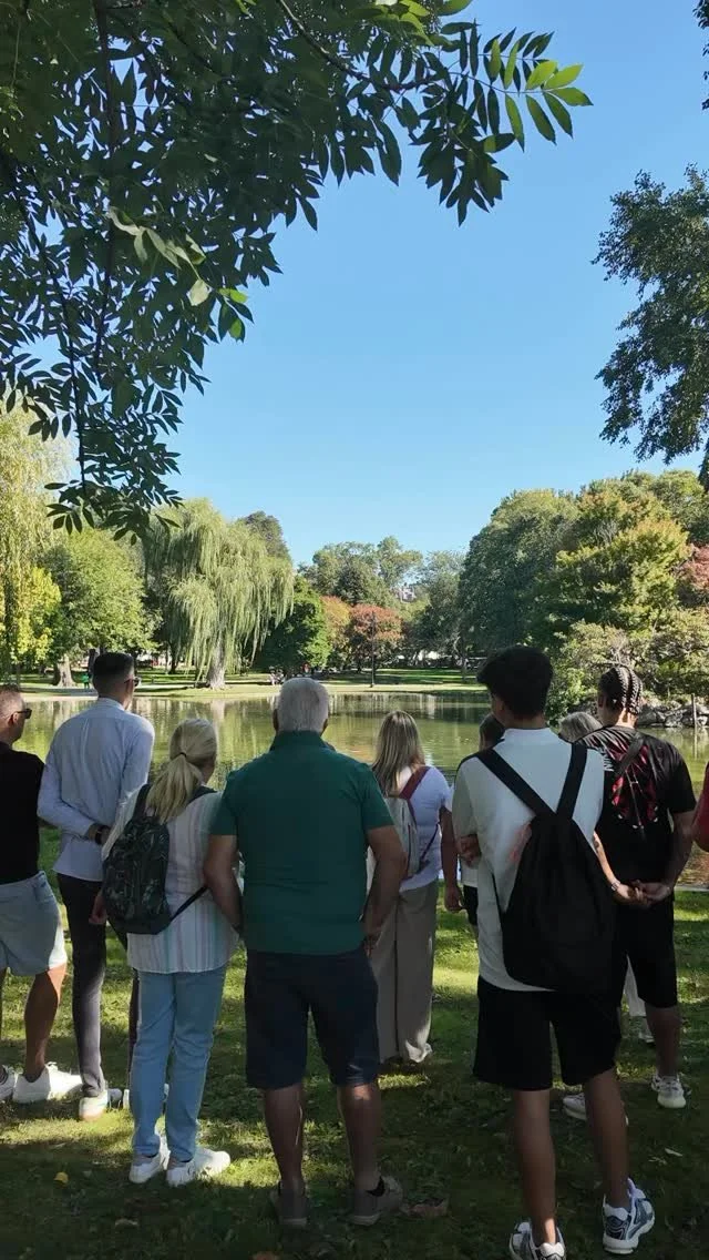 🍂 “Fall in love with Boston this autumn.” 🍁
Golden leaves along the Charles River, cozy afternoons in Beacon Hill, and the crisp air that makes every stroll feel magical — Boston in the fall is a storybook come to life. ✨
Which