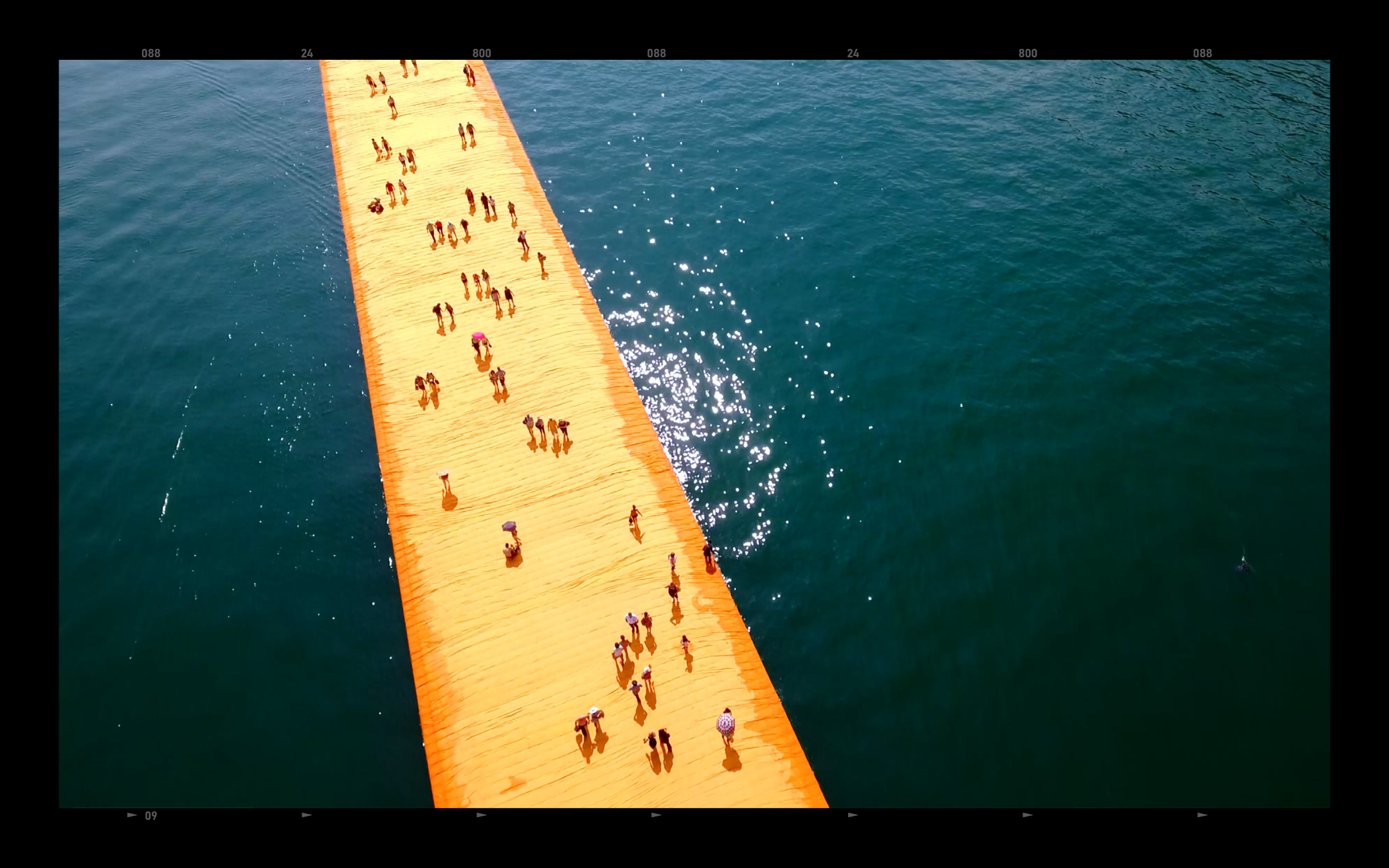 004_16_The Floating Piers_IG_4x5_Portrait_TILED5.png