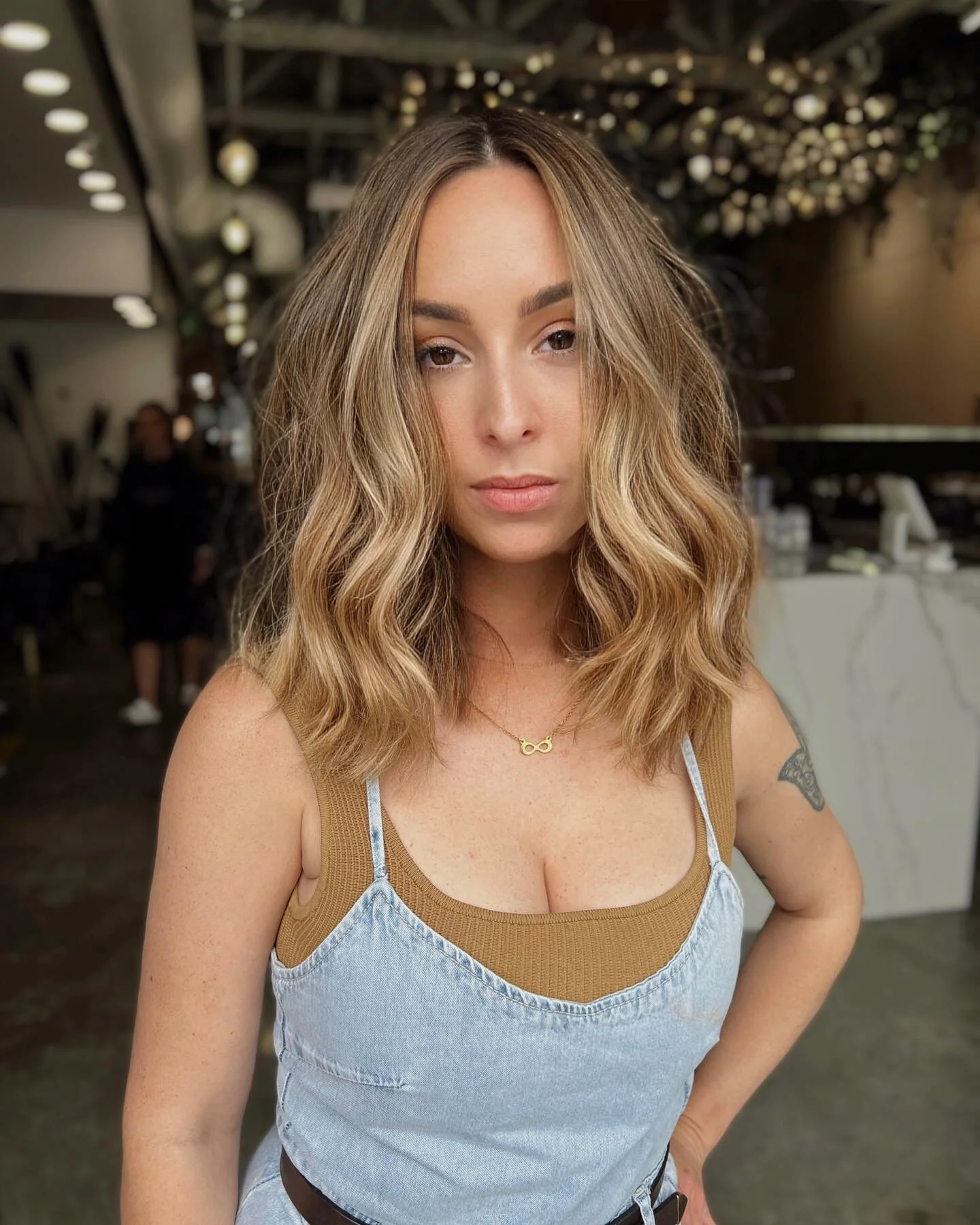 Texture and dimension all summer long ☀️🌊 we&rsquo;ve been lightening this babe from previous colour, correcting tone with each session, and adding texture and shape using my @arcscissors Paragon&rsquo;s in 6.5&rdquo;. We&rsquo;ve come along a way f