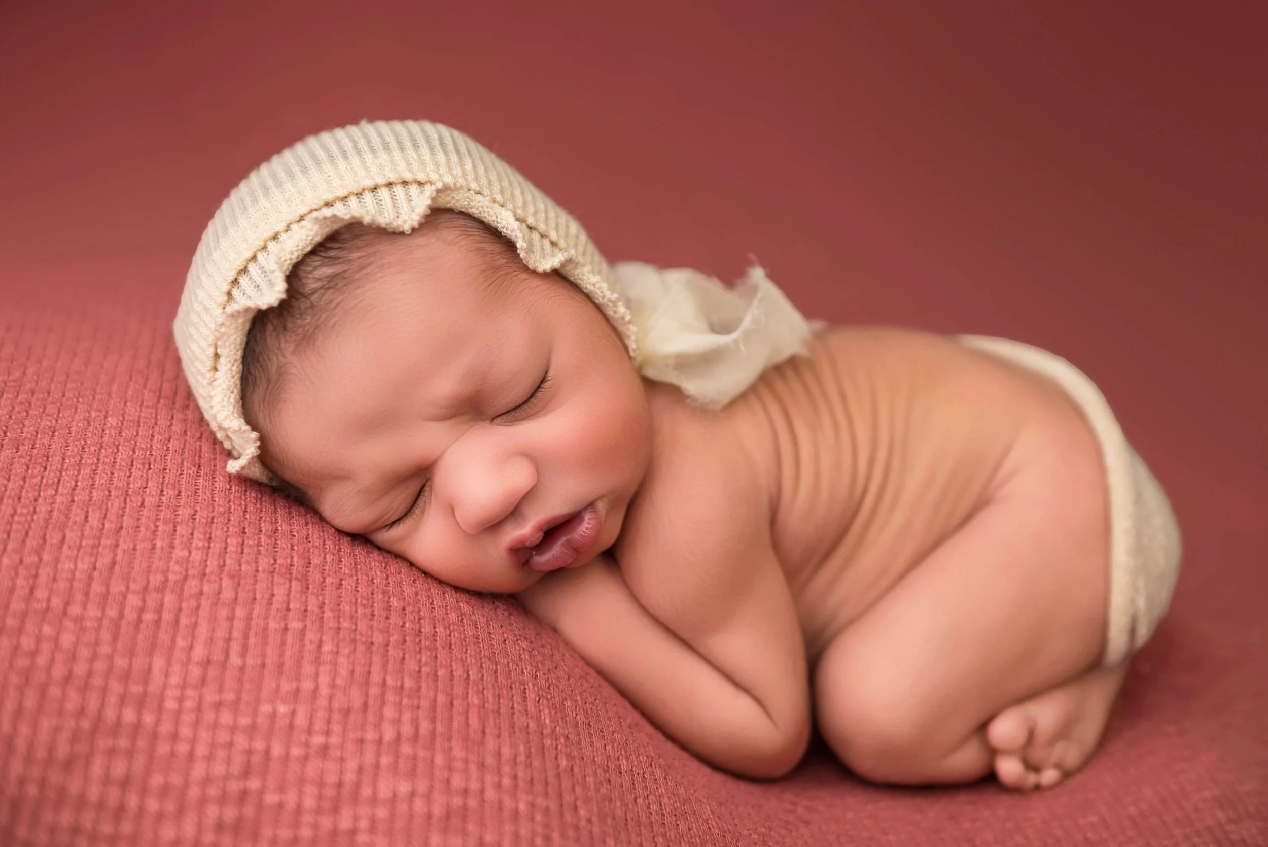 Toledo-Newborn-Photographer Eden (1).jpg