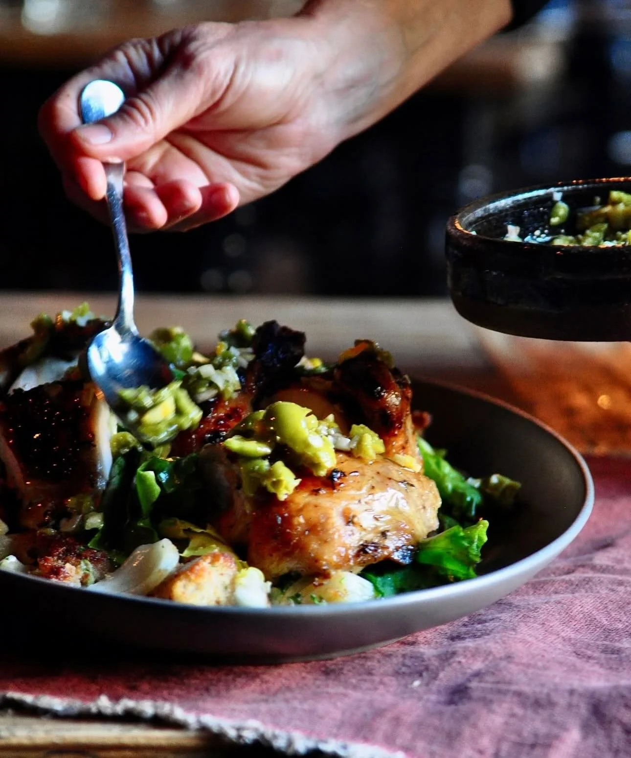 @aocla @suzannegoin @carolinestyne While most of A.O.C.&rsquo;s menu is seasonal, there are a few classics that are always kept of the menu. Including this Ode to Zuni Chicken with panzanella (using Larder Baking Co. #bread), fennel &amp; green olive