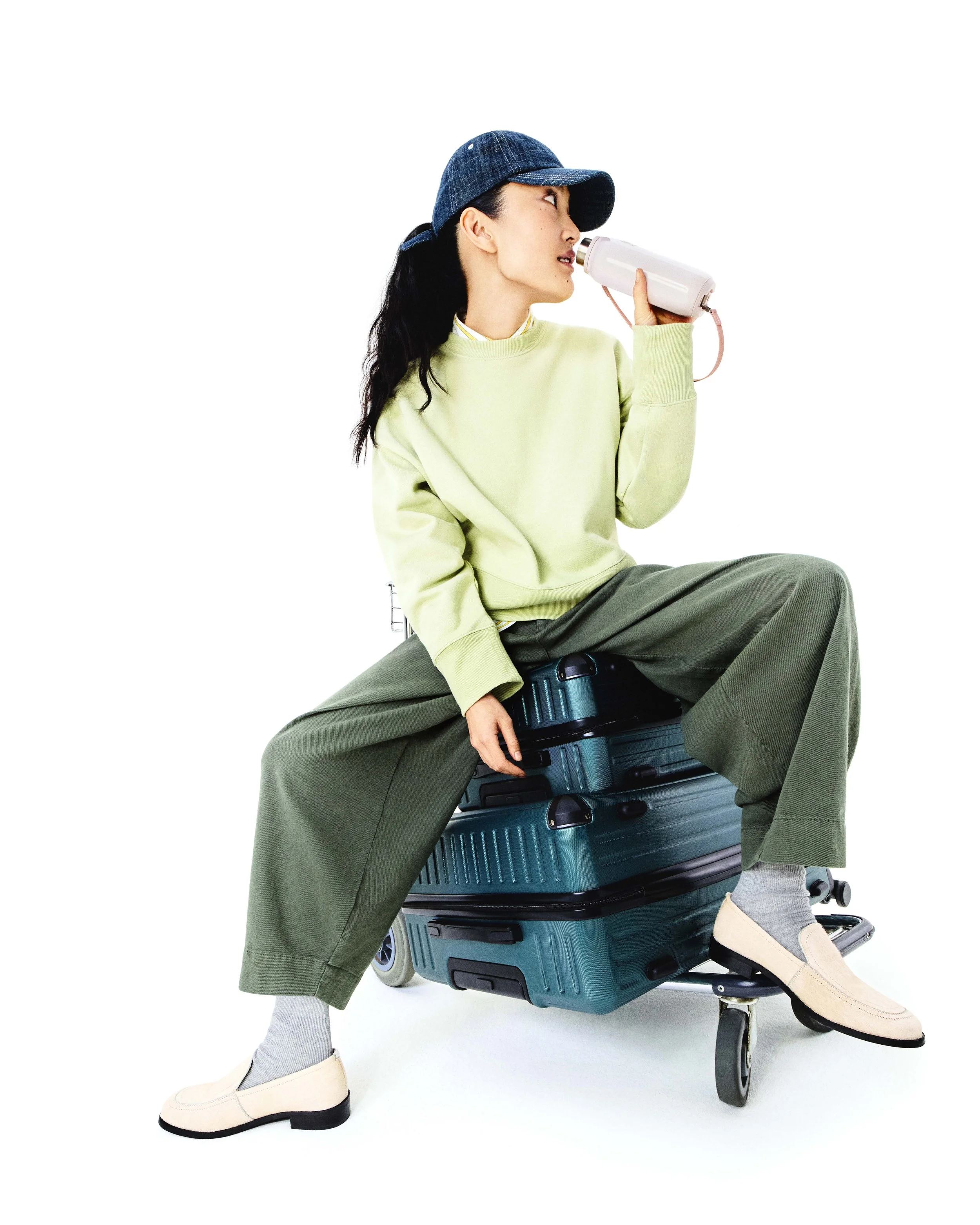 H126-OMNI-ClutchBottle-5497 copy.jpg