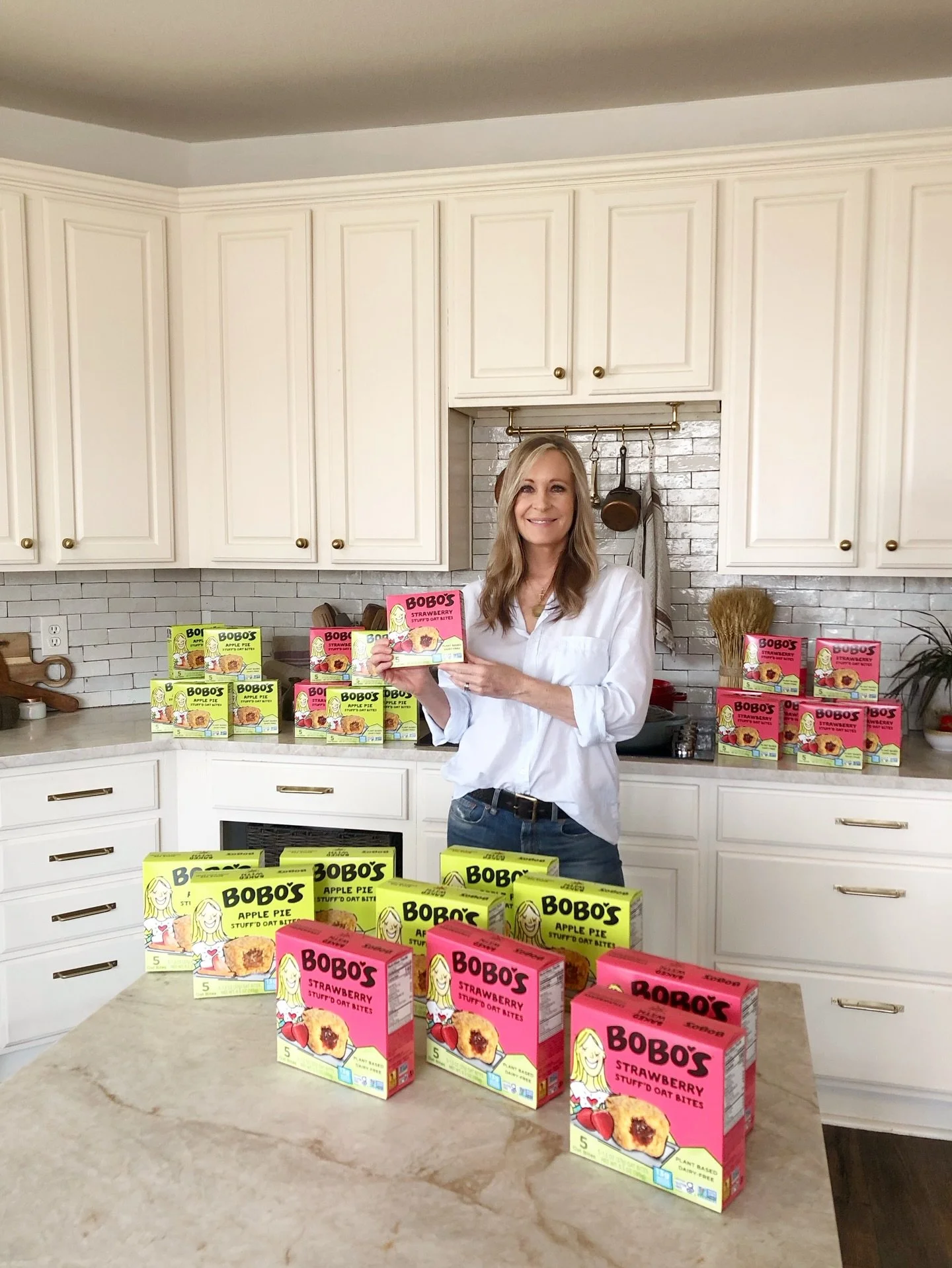 Thank you, @eatbobos, for donating boxes of your delicious oat bites! 🎁✨

Because of your generosity, our team gets to tuck these festive treats into Thanksgiving baskets for local aged-out foster youth this week. Your kindness helps us show them th