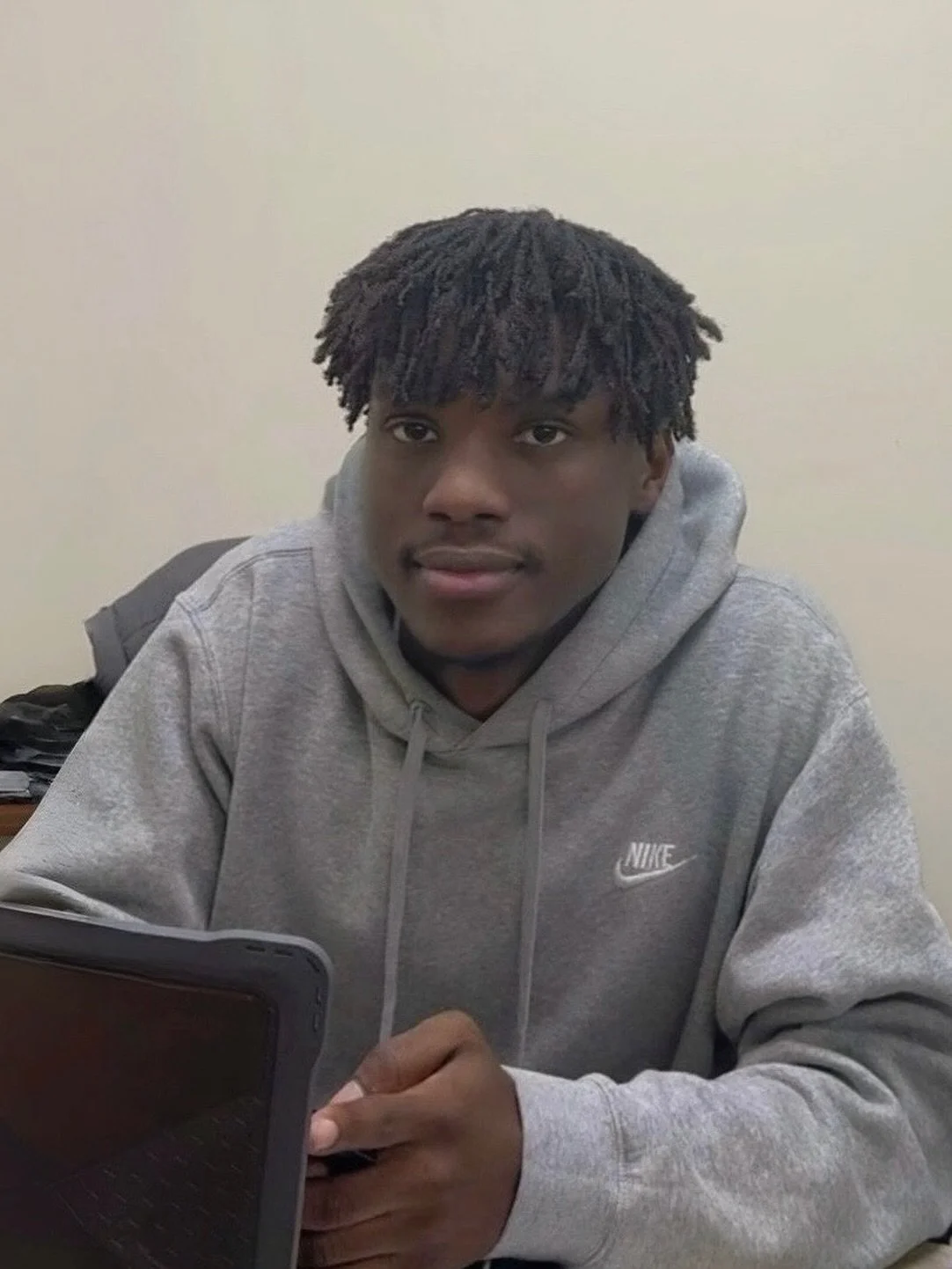 𝐃𝐑𝐄𝐀𝐌 𝐅𝐔𝐋𝐅𝐈𝐋𝐋𝐄𝐃 📝📓

Odesco spent eight years in foster care, navigating school, finances, and adulthood largely on his own. Without parental guidance, he pushed forward anyway, graduating high school, becoming a first-generation colle