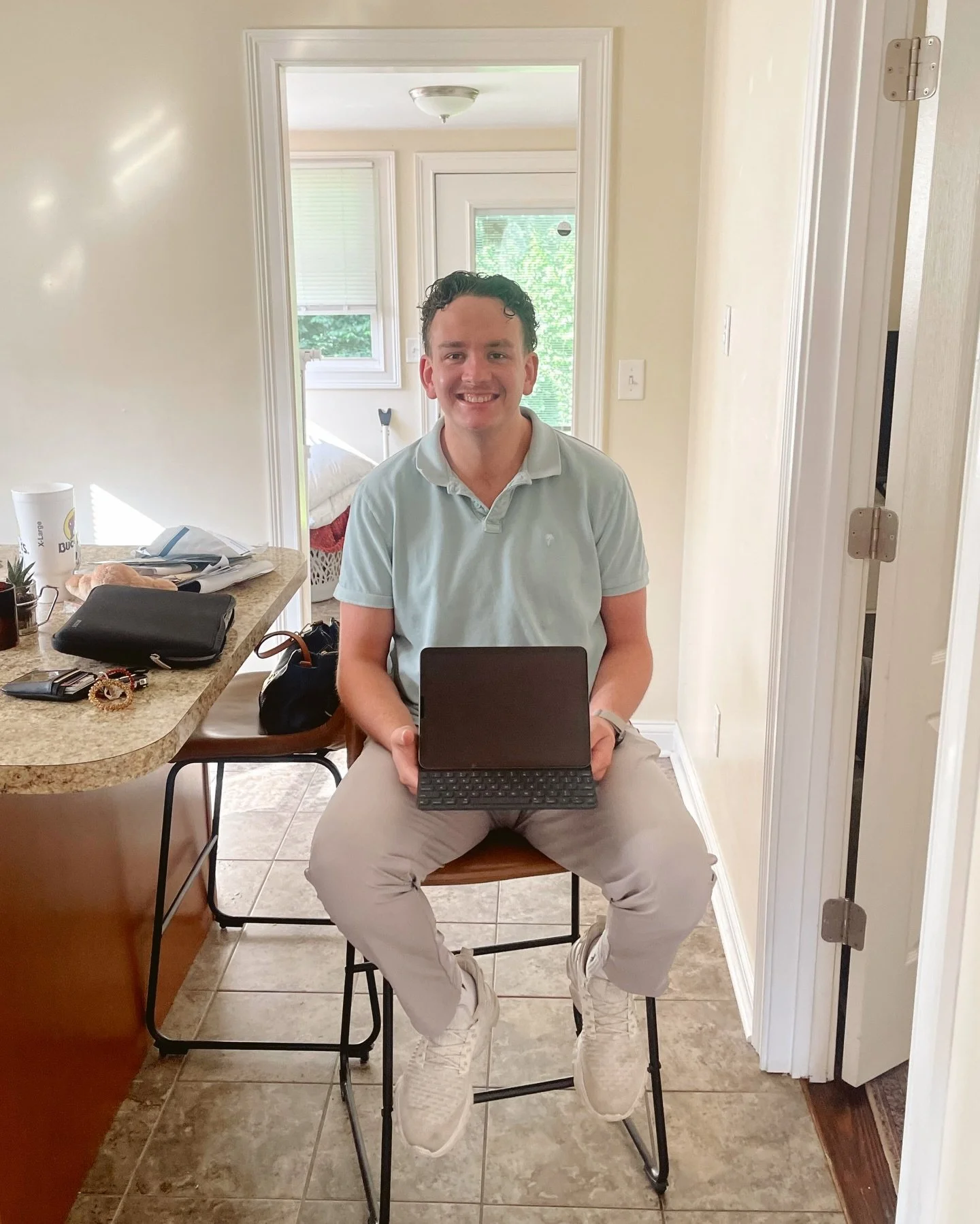 𝐃𝐑𝐄𝐀𝐌 𝐅𝐔𝐋𝐅𝐈𝐋𝐋𝐄𝐃 📱

Donovan&rsquo;s dream to become an X-ray technician was born from the care and compassion he witnessed from healthcare workers while growing up in foster care.

After nearly six years in the system and facing challen