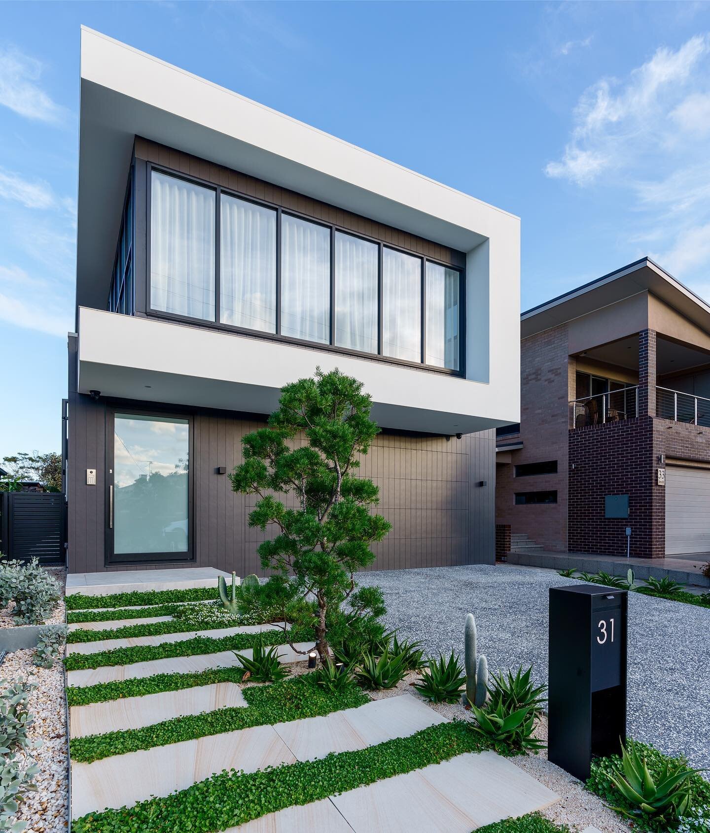 ~ Smith Street Residence ~
.
Our more modern design alongside Merewether&rsquo;s heritage corridor helping differentiate between old and new
.
Built by: @made_homes