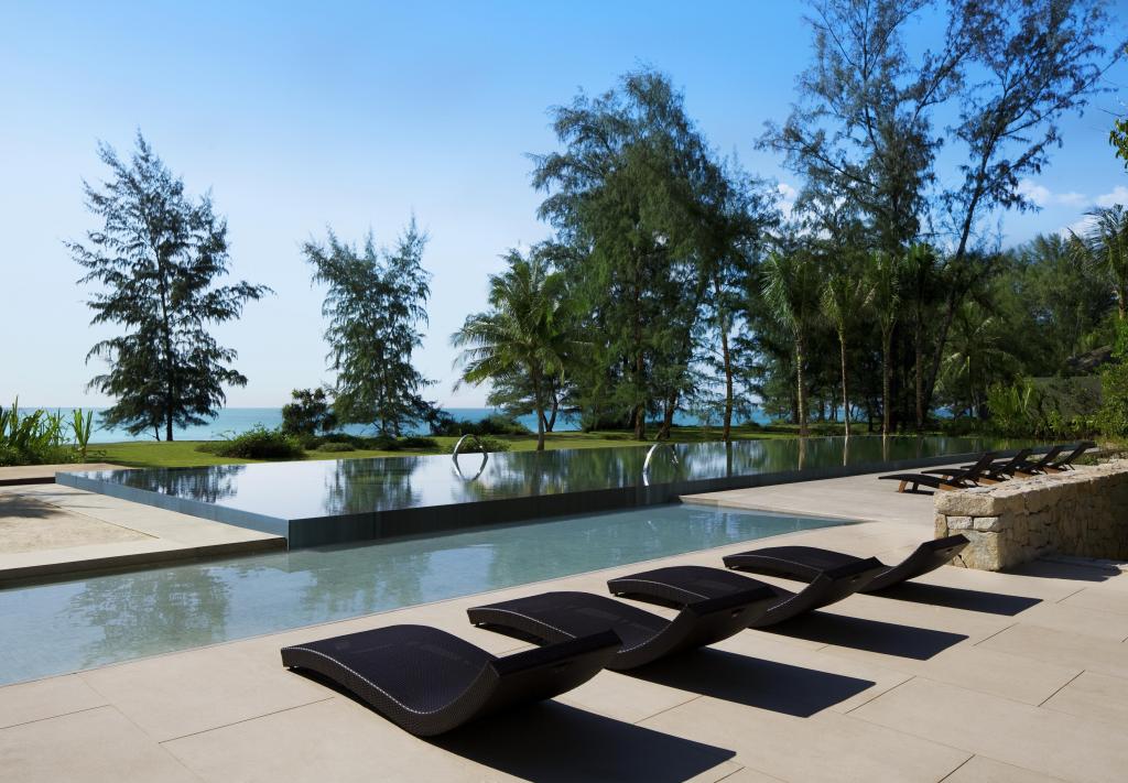 swimming-pool-24103.jpg