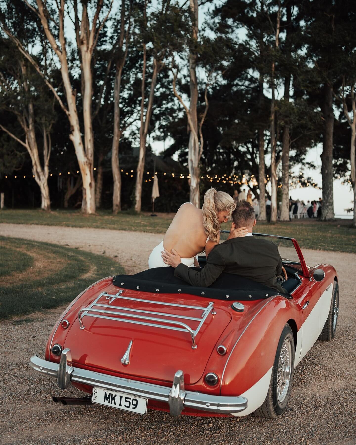 It&rsquo;s 👏🏻 all 👏🏻 in 👏🏻 the 👏🏻 pictures 👏🏻 

@byronbayweddings 
Venues @byronviewfarm 
Photographer @birdandboyphotography 
Celebrant @laurenbridgecelebrant 
Catering @figtreerestaurant 
Muso @luke_yeaman_music 
Florals @theelectricrose 