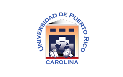 Logo de la Universidad de Puerto Rico Recinto de Carolina. Presenta un emblema institucional con un edificio, un globo terráqueo y libros en tonos azul y dorado, rodeado por el texto “Universidad de Puerto Rico Carolina