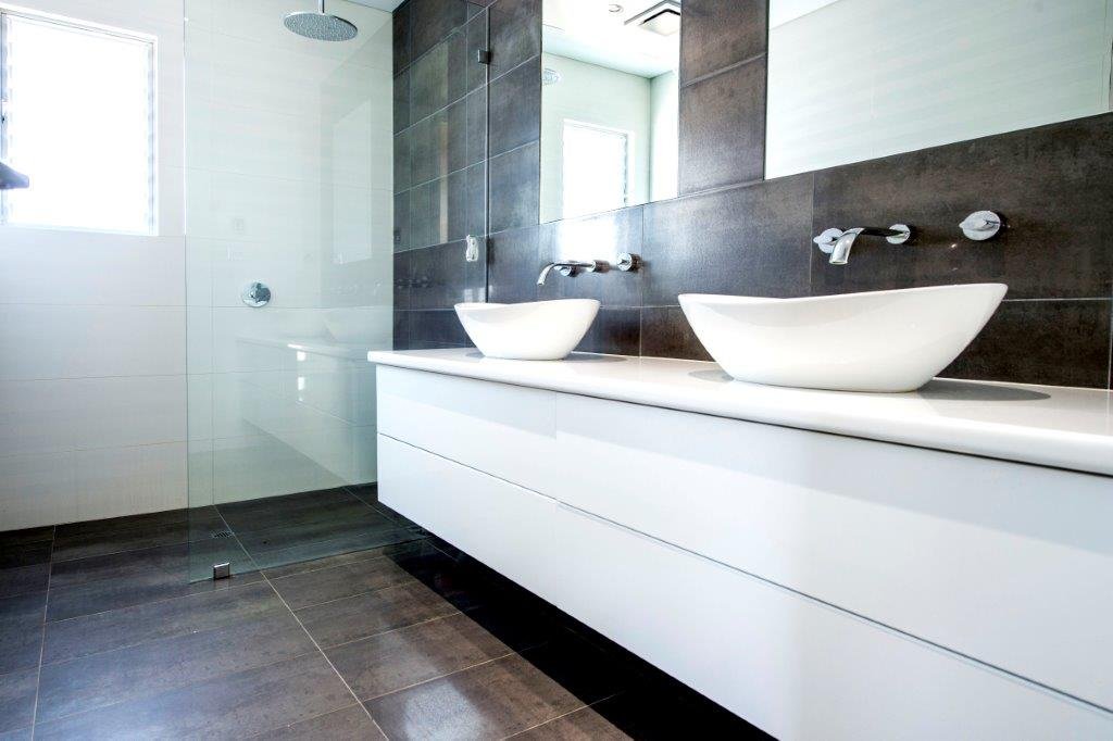 ensuite sleek lines.jpg