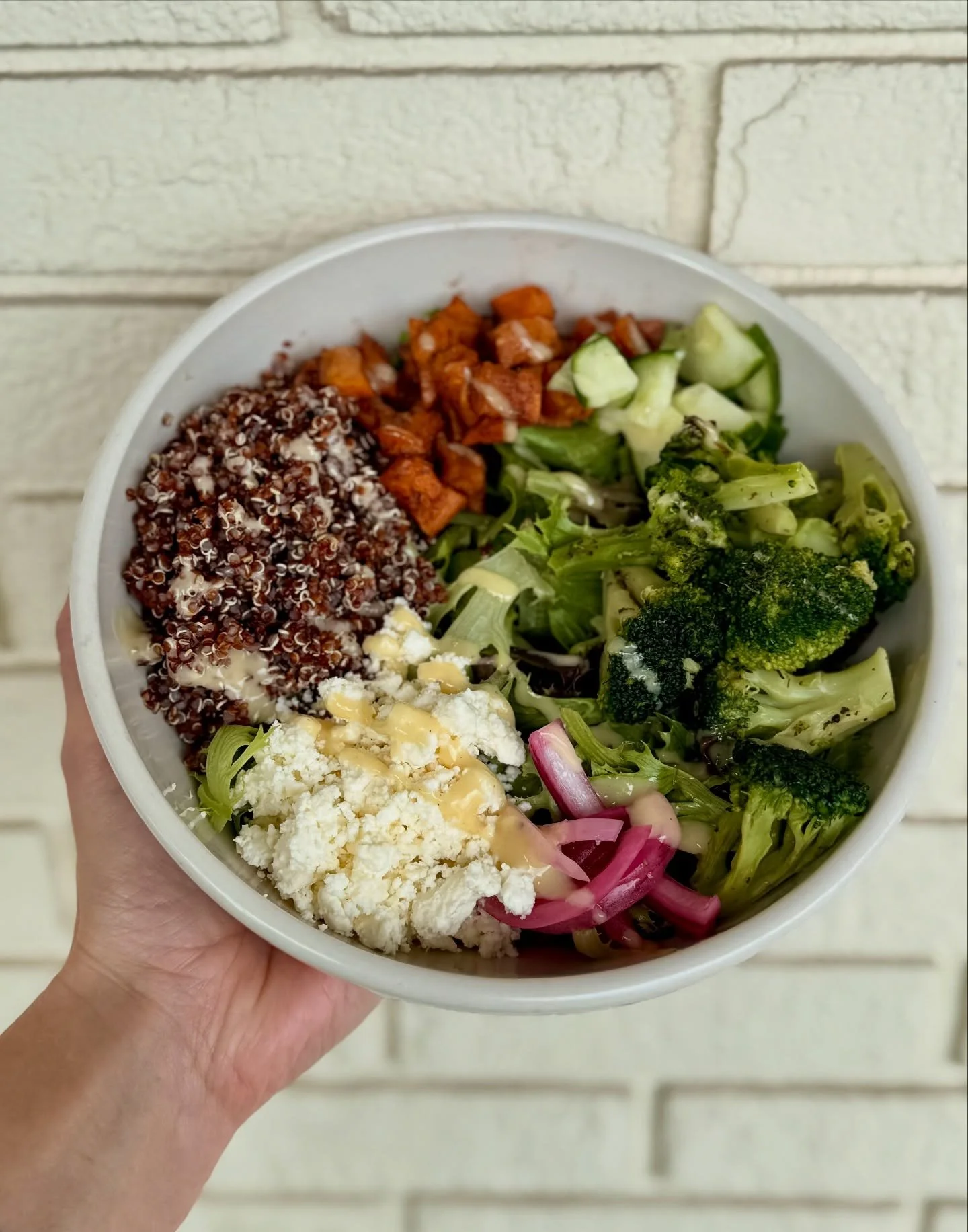 Happy Monday! 

Midtown Specials this week:
- Honey Dijon Grain Bowl
- BBQ Ranch Chicken &amp; Gouda Wrap
.
.
.
.
#eatkayak #kayakkafe #eatrealfood #alldietswelcome #savannahga #savannahgeorgia #eatlocal #localsavannah