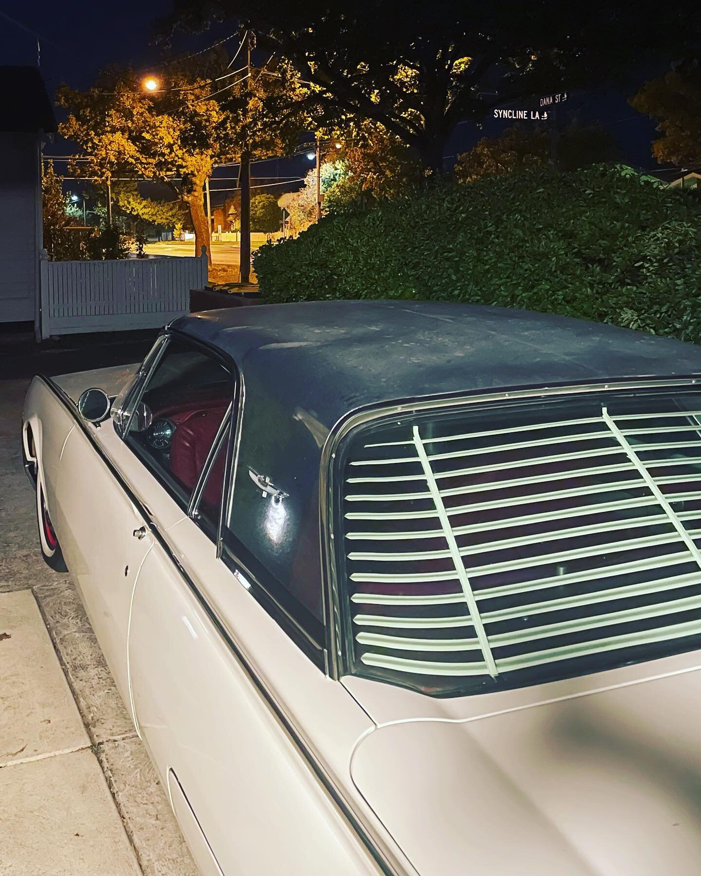 Last night we had the honour of hosting George. He is a distinguished old fellow who loves good music and making people smile 😃. 

#georgethethunderbird #62thunderbird #62fordthunderbird #georgejetson #cruising #roadtrip #travel #travelphotography #