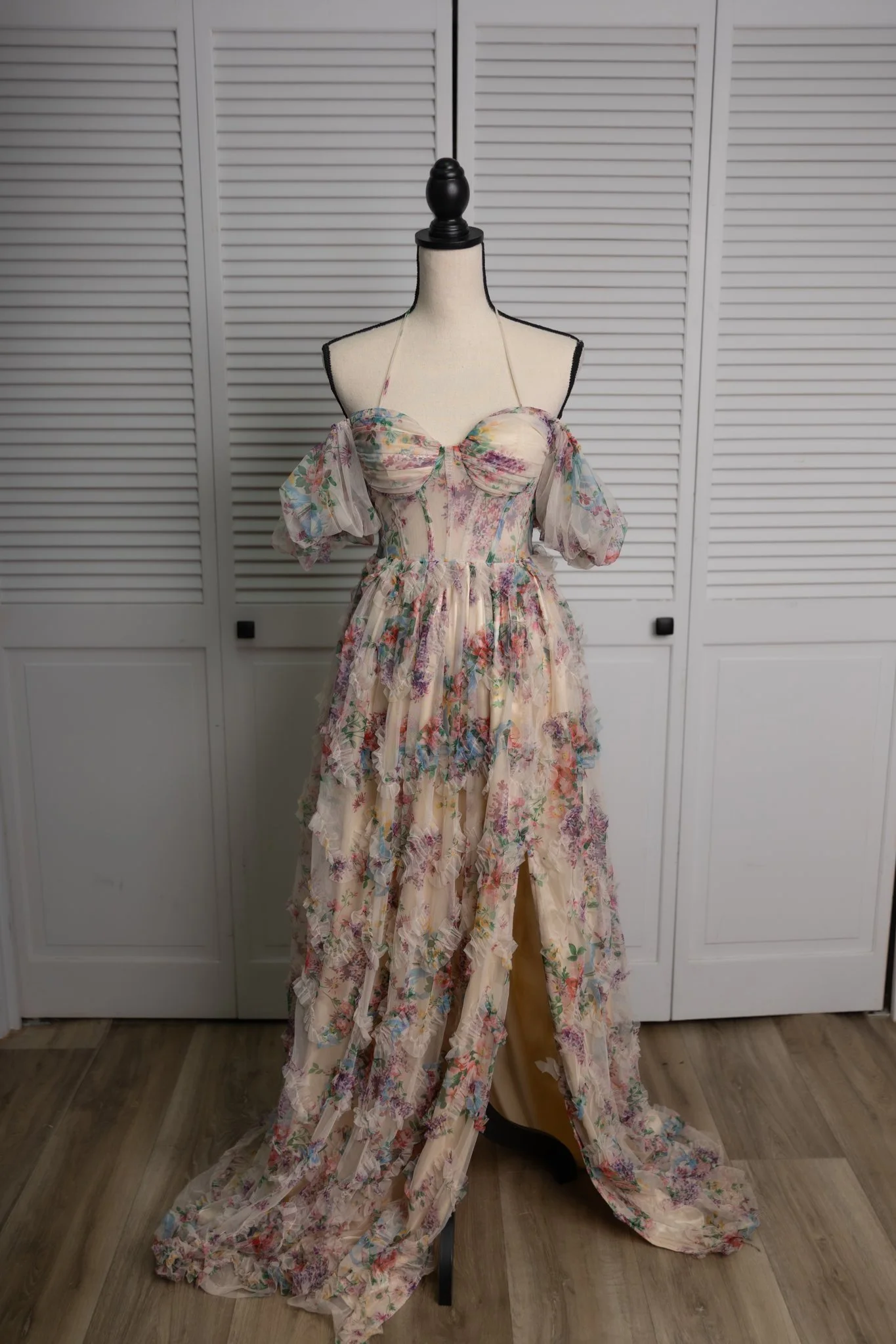 XS-S - corset cream floral gown with slit