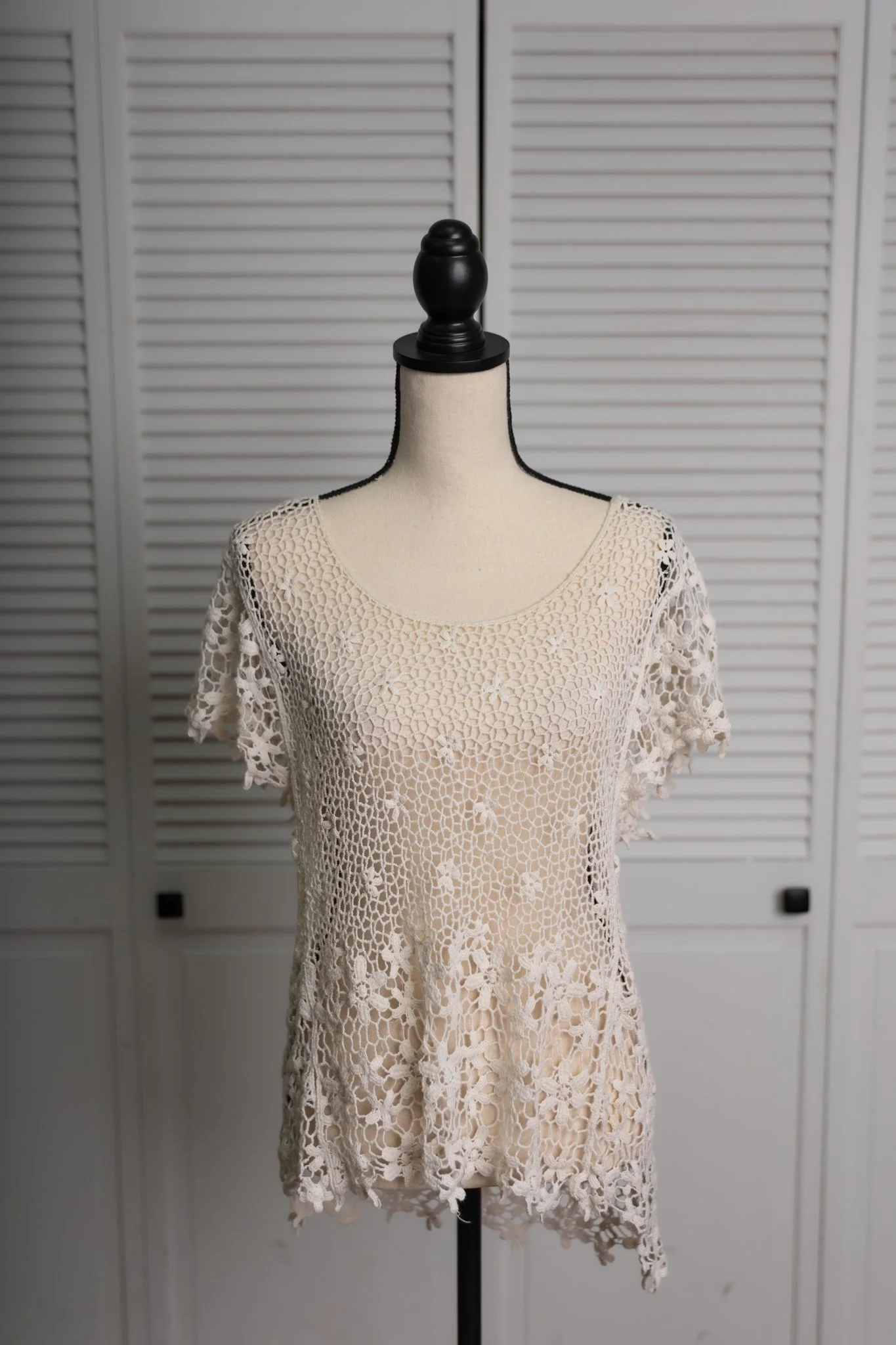 M - cream embroidered cotton pull over top