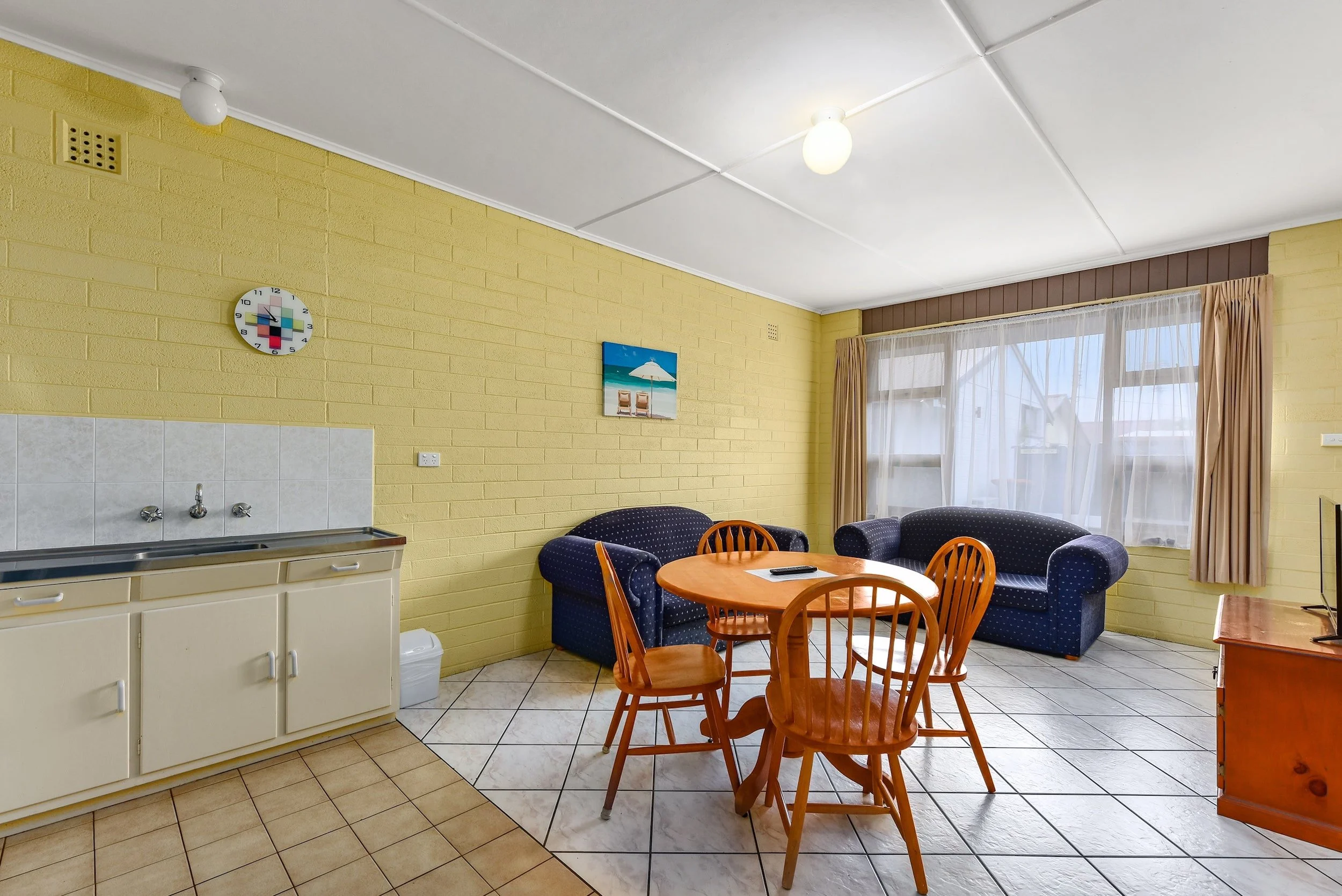 robe-central-motel-accommodation-2-bedroom-apartment-2.jpg