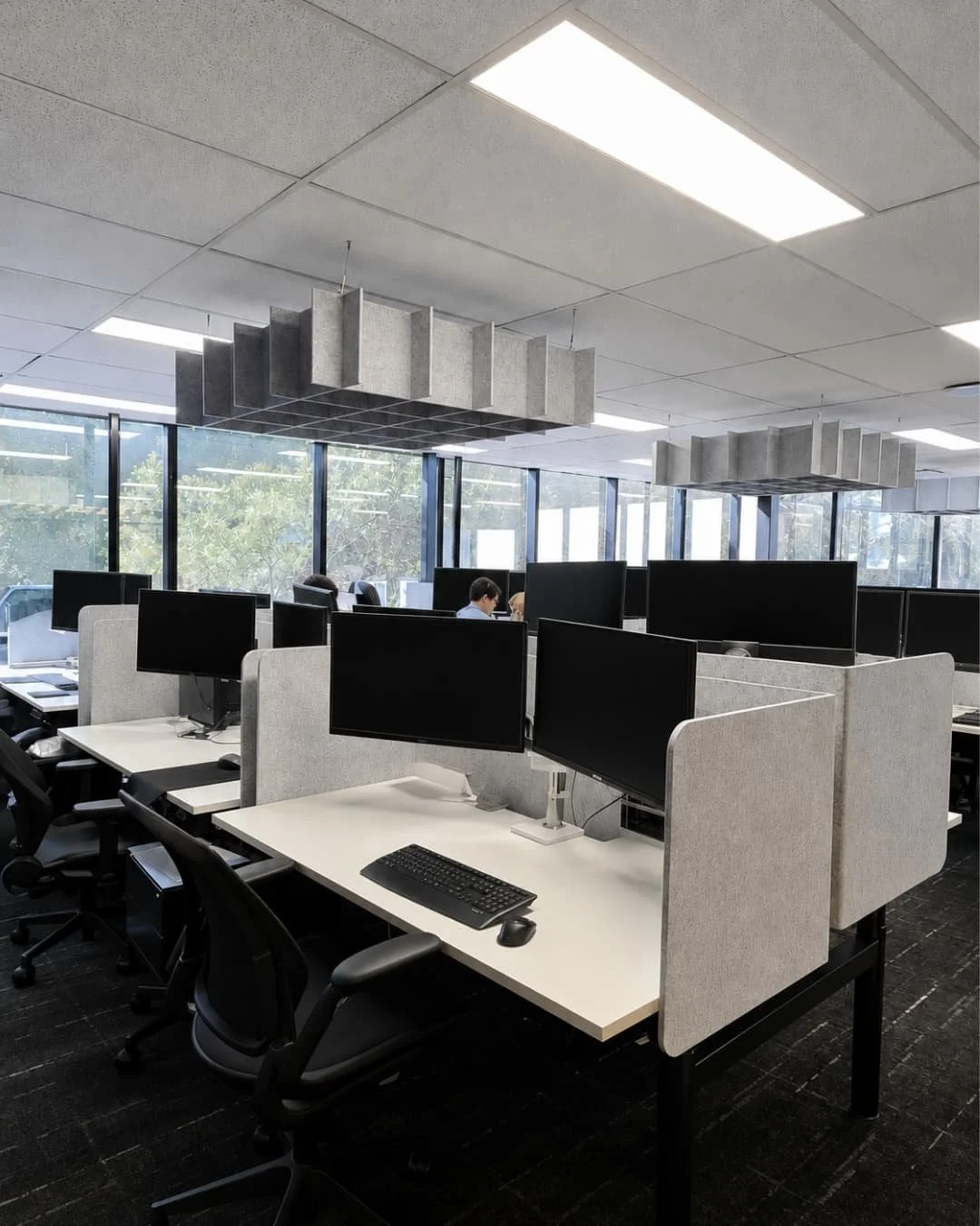 Air sit stand 2 person back to back workstation with grey acoustic double flex panels 