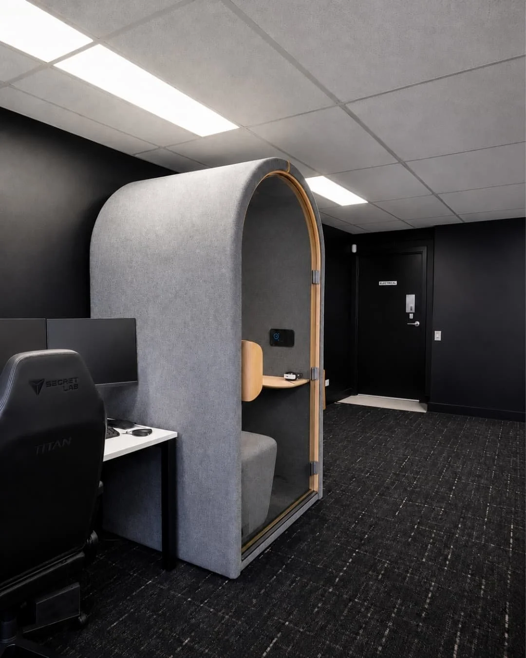 ARCpod Arcsolo phonebooth/meeting pod in grey 