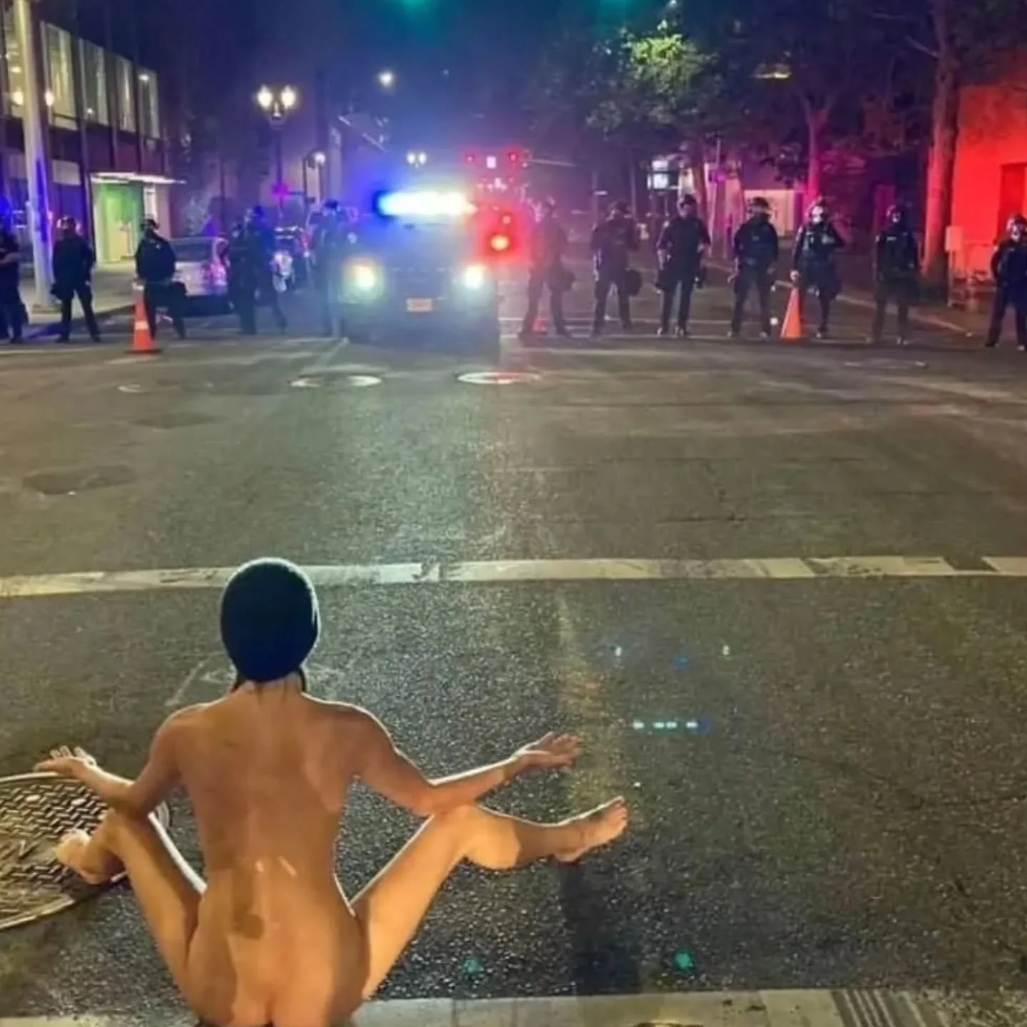 Repostar denna goding som en hyllning till f&ouml;rra postens bubblegirl.

ANASYRMA - den &auml;ldsta, stoltaste akten av protest, f&ouml;r&auml;ndringar kommer inte ske med patriarkatets vapen.
Tiden &auml;r inne. V&aring;r livmoder och v&aring;r Ce