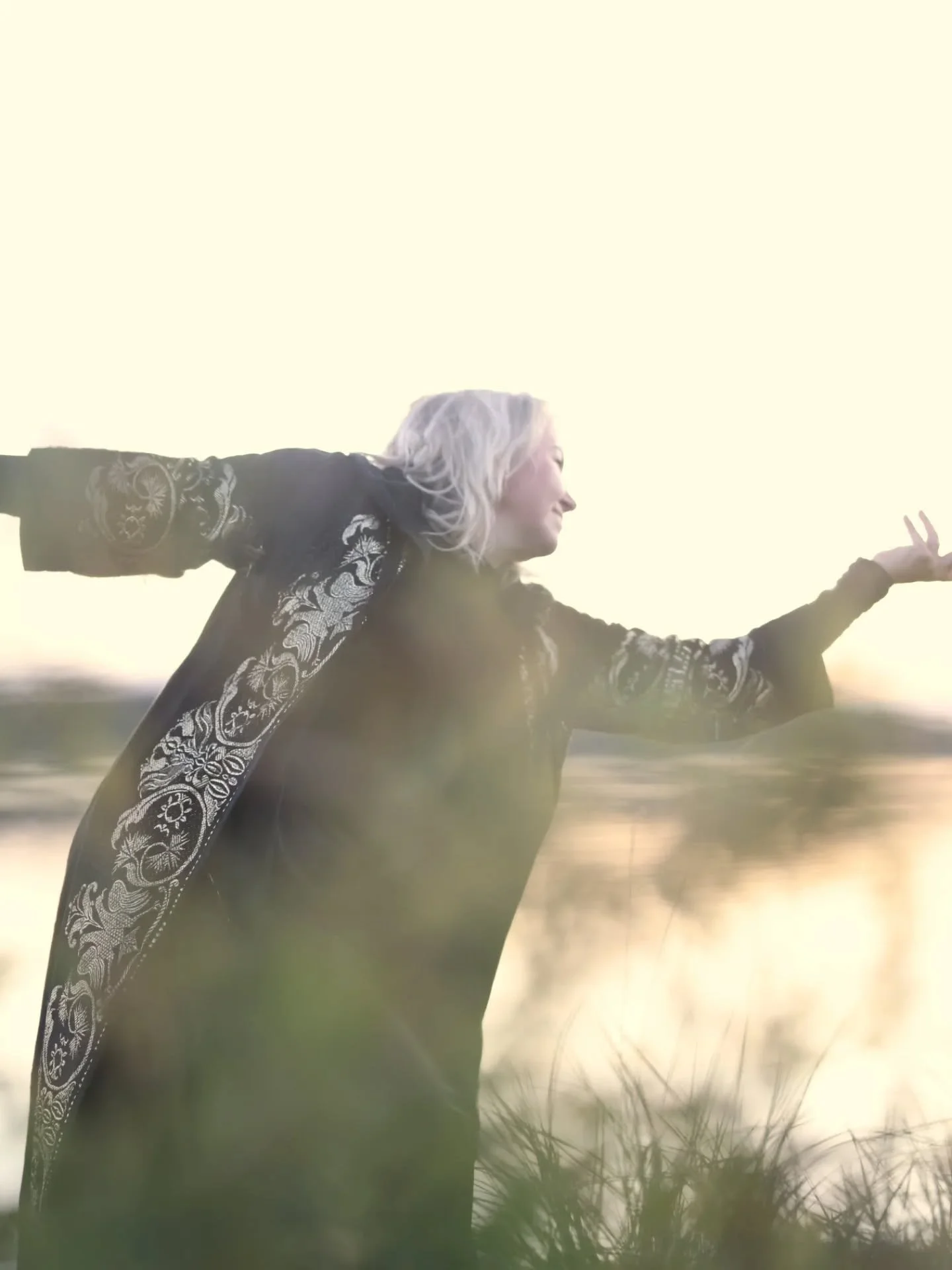 Hemligheter och l&ouml;gner

Aah, denna m&ouml;rka tid passar utm&auml;rkt att inf&ouml;r sig sj&auml;lv erk&auml;nna alla sina hemligheter och alla l&ouml;gner. Vi b&auml;r p&aring; s&aring; m&aring;nga konstruktioner av sanning och de kan vara allt