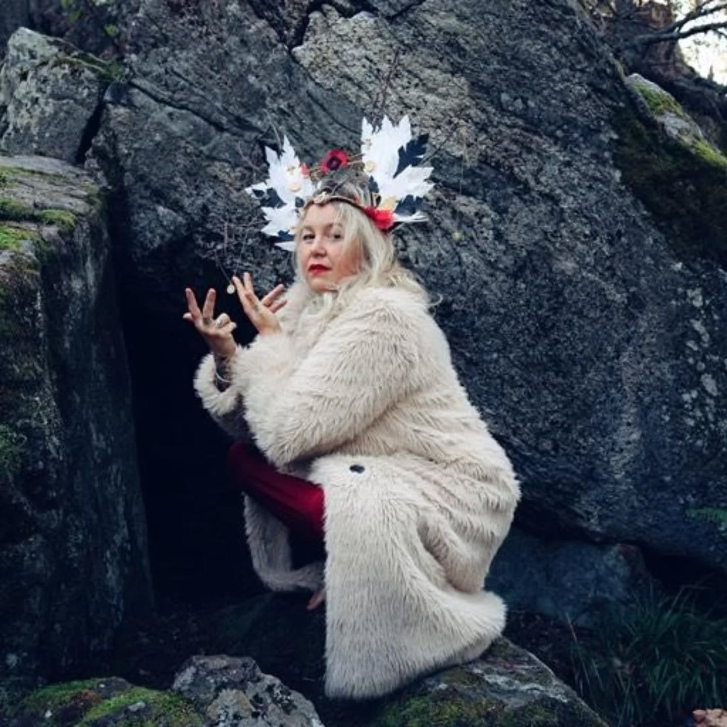 M&aring;nga &auml;r ni som fr&aring;gat om Flugsvampen 🍄

MAGISK MIDVINTER 3-4 Januari

Kom och b&ouml;rja det nya &aring;ret i djup &ouml;rtceremoni, naturvandringar och mjukt h&aring;llande bastu ritualer.
En helg f&ouml;r dig - din kropp och ditt