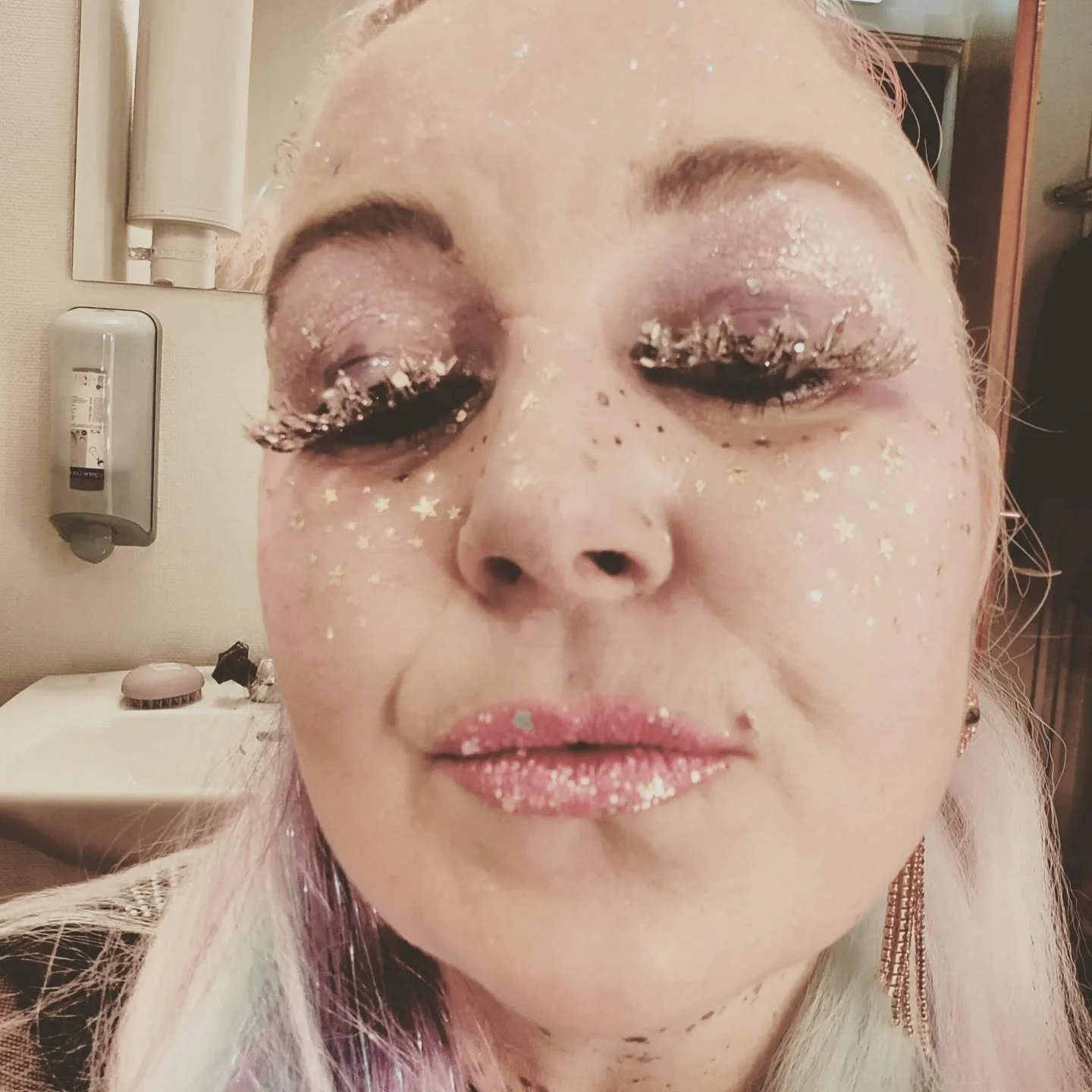 AI och andlighet, Chat GPT &amp; Open AI. VIKTIGT

Jag &auml;r en person som tycker hela AI &auml;r superintressant som kraft och entitet, dvs g&aring;r inte in med hull och h&aring;r och hatar p&aring; ny teknik. Jag anv&auml;nder det emellan&aring;