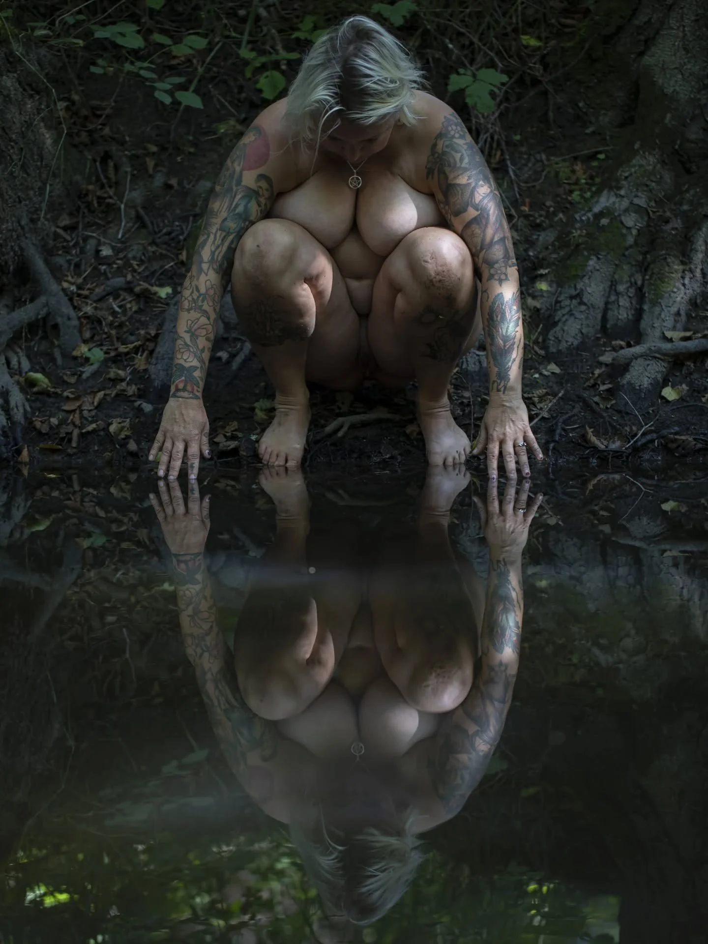 &Aring;term&ouml;dra v&auml;rlden 
&Aring;terf&ouml;rtrolla v&auml;rlden 
&Aring;teranknyt till v&auml;rlden 

"Another World is not only possible
She is on her way
On a quiet day
I can hear her breathing "  Arundhati Roy 

Nog &auml;r v&au