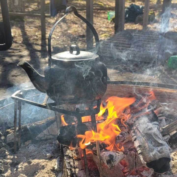 Tack helgen och v&aring;rdagj&auml;mning.
Tack alla vandrare i v&auml;ven
Tack alla l som h&aring;ller liv i magiska traditioner.
Tack alla som deltar och nu &auml;r v&aring;ren h&auml;r.

L&aring;t saven v&auml;xa
Fittan bli v&aring;t
Kuken h&aring;