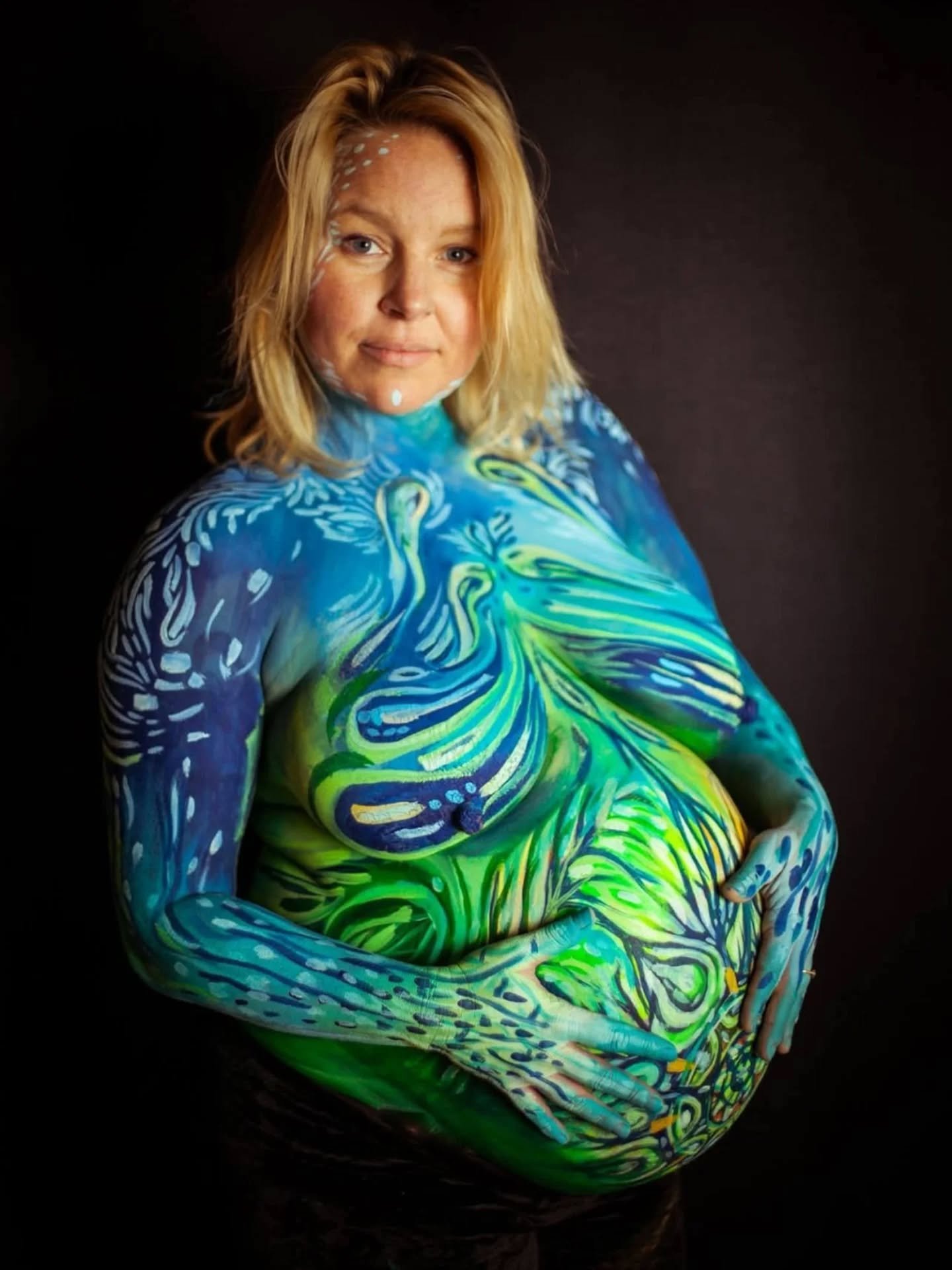 Det &auml;r som att allt blir smulor nu. System krackelerar, kanske kan vi fixa system men hur mycket vi &auml;n vill kan vi inte skapa en jord till. 
M&auml;nniskor har tappat sin etik, sin moral, sin plats d&auml;r de h&ouml;r hemma och bryr sig om