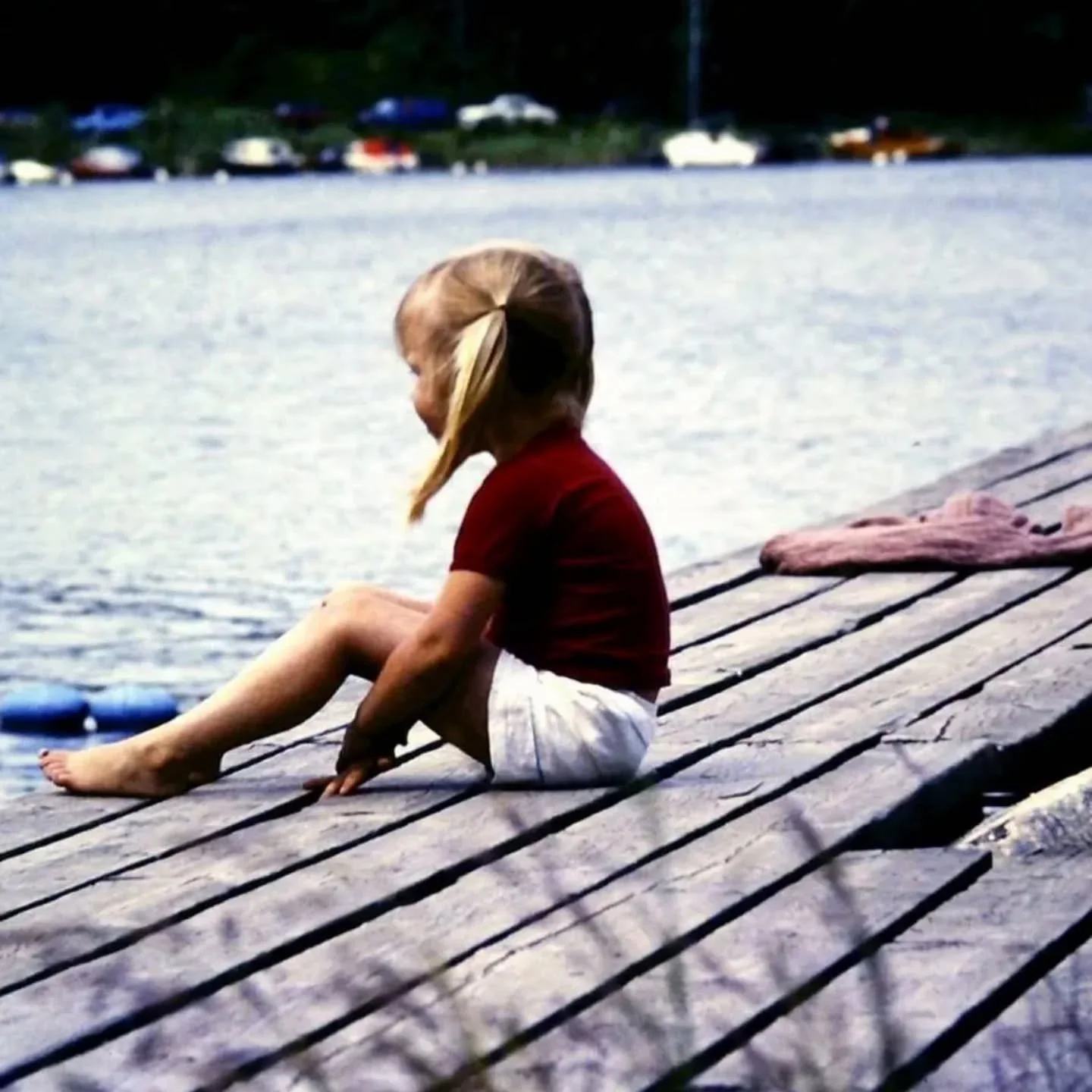 Ny vecka, ny energi...Oxens energi 

S&aring; h&auml;r k&auml;nner jag mig v&auml;ldigt ofta, lite ensam, f&ouml;rmodligen sj&auml;lvvalt p&aring; en brygga, tittandes t&auml;nkandets, funderar kring konstant allt hela tiden. N&auml;r jag ser henne o