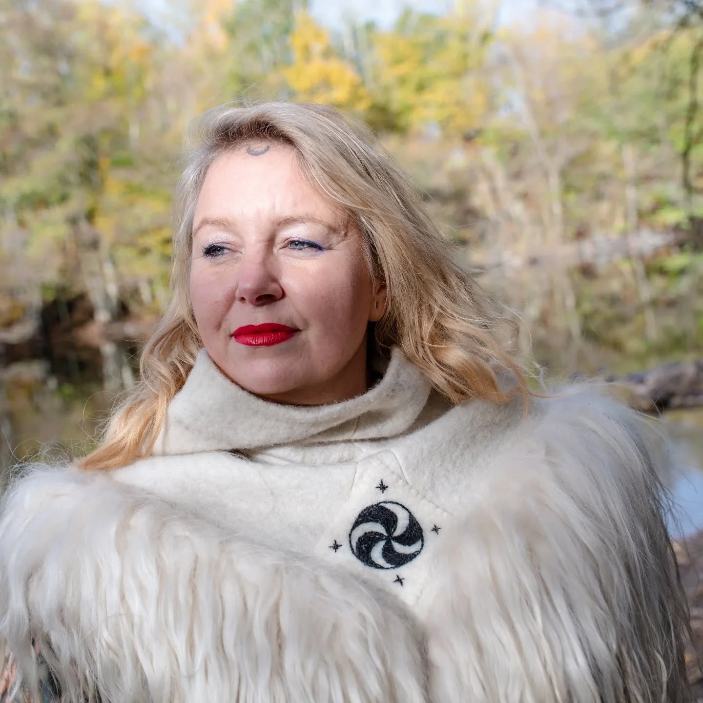 &Aring;ngest &auml;r inte samma sak som intuition. Intuition ger dig inte p&aring;slag kring olika panikscenarion. &Aring;ngest har en skr&auml;ck och r&auml;dsla kopplat till sig, en stress som n&auml;stan &auml;r p&aring; sin peak direkt. Din hj&au