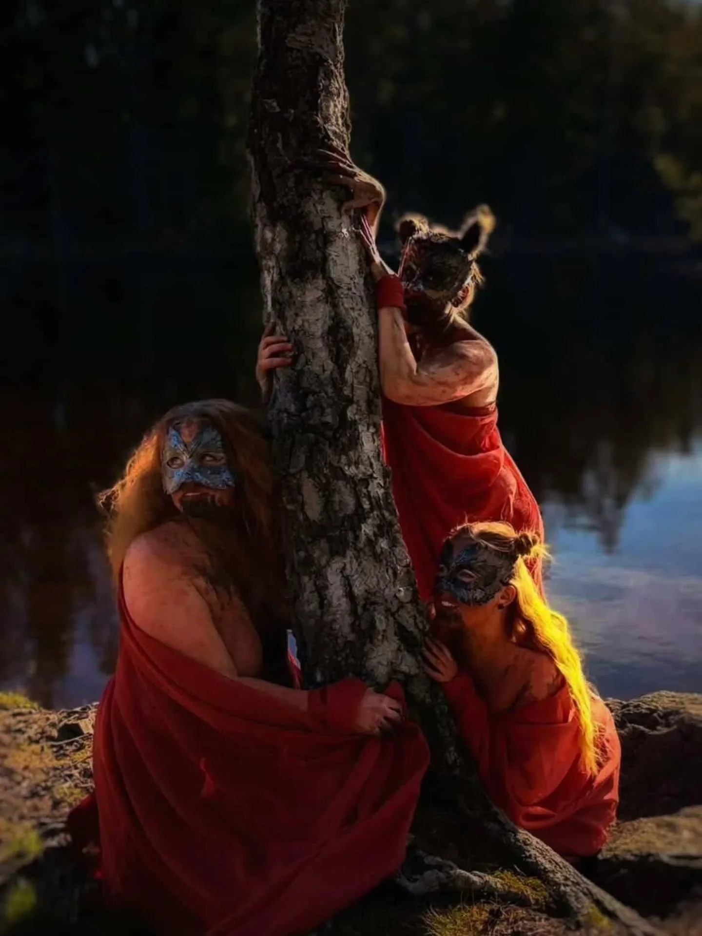 Just a night out in the woods with the witches.

Celebrating Beltaine och Majblot. F&ouml;rening i kraft, i sexuell, sensuell och r&aring; urkraft. Den stora gudinnan visar sig f&ouml;r oss i alla sina former. Allt vi g&ouml;r &auml;r att &ouml;verl&