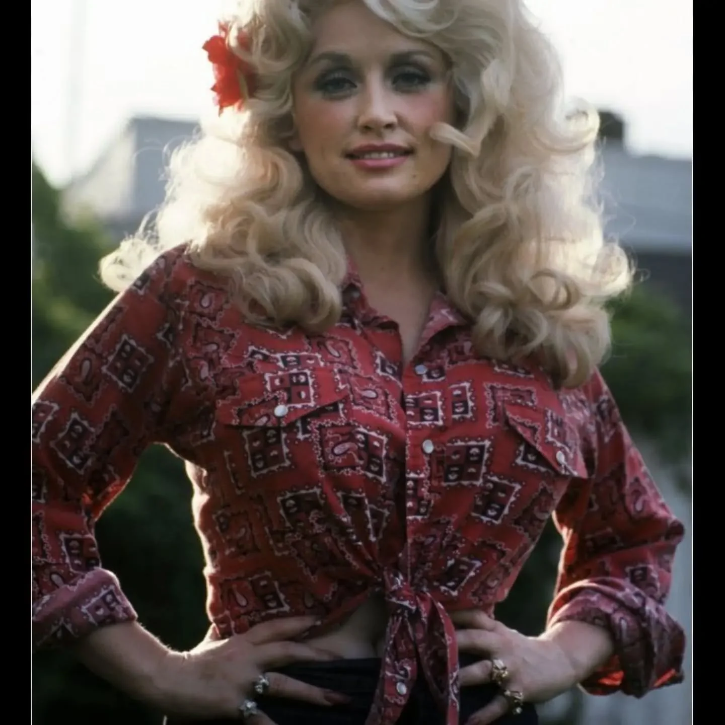 Jag &auml;r helt f&ouml;rst&ouml;rd.
Jag visste att hon var 80, att hon st&auml;llt in sin turne...
Men...om man kan prata om en f&ouml;rebild, idol och trailblazer f&ouml;r mig s&aring; &auml;r det Dolly.

H&auml;r &auml;r mina favorit bilder av Dol