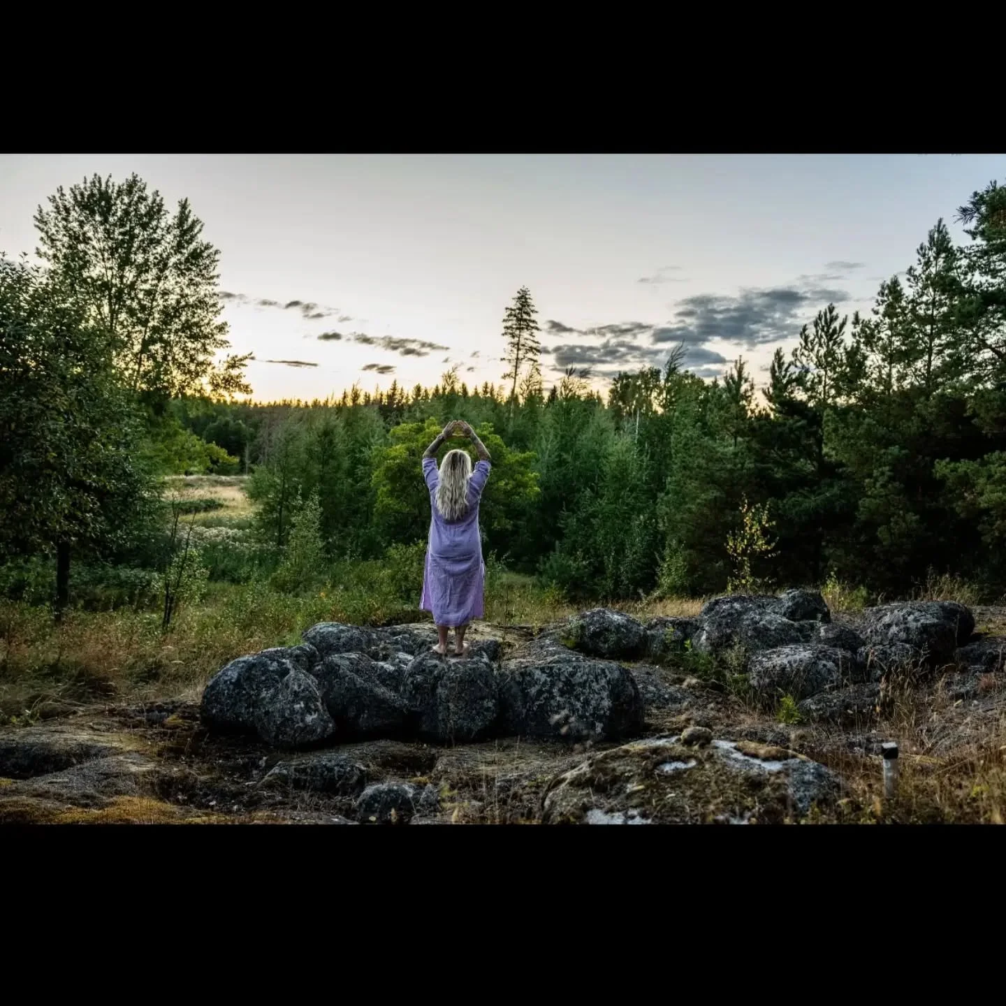 I helgen kom ett reportage om naturkontakt, h&auml;xor och om varf&ouml;r s&aring; m&aring;nga unga s&ouml;ker sig till den h&auml;r typen av andlighet eller som jag skulle vilja kalla det, " jordlighet"

Jag tror det &auml;r f&ouml;rsta g&