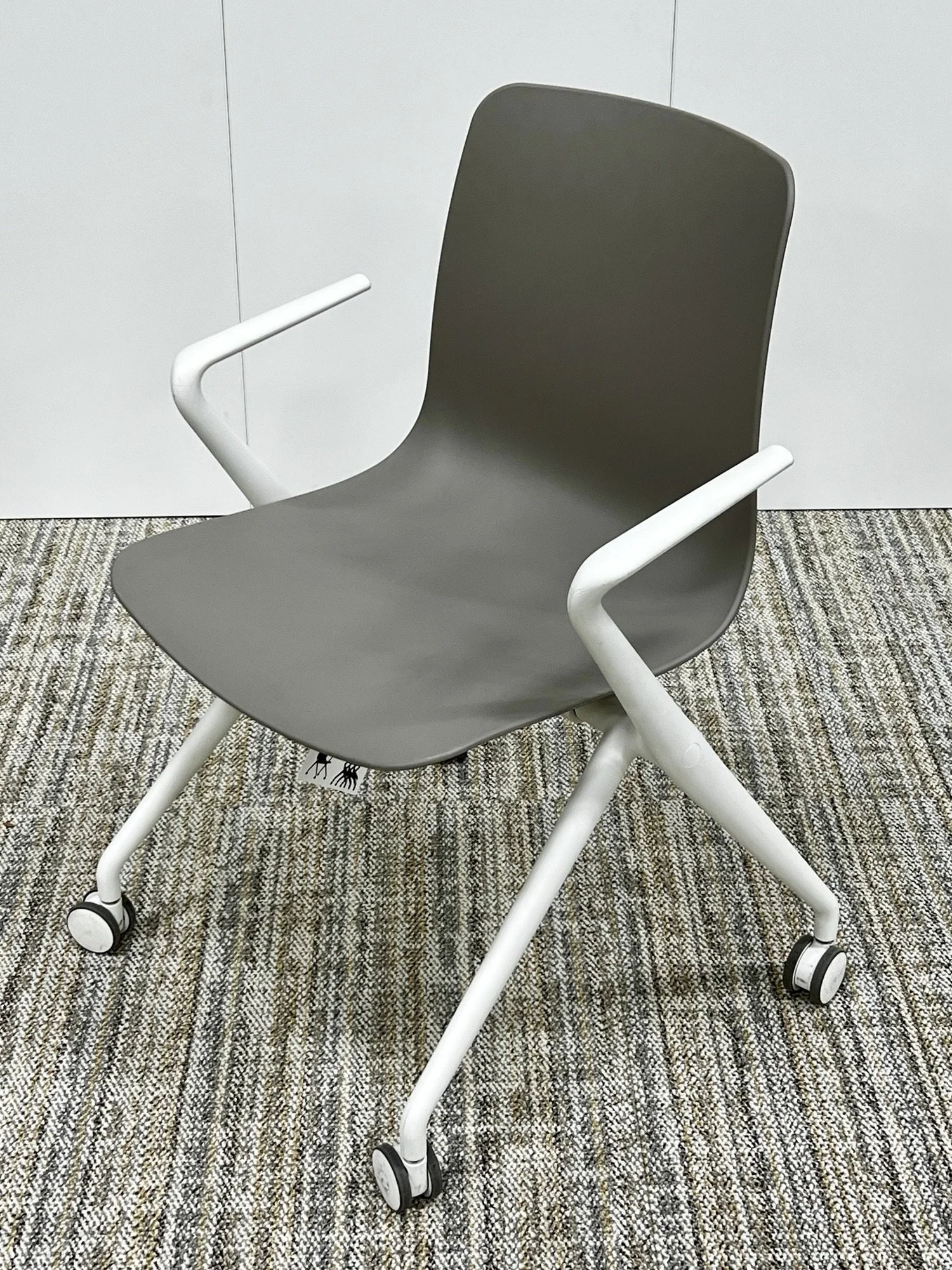 C7 | QTY : 2 | $75 | Haworth Bowi