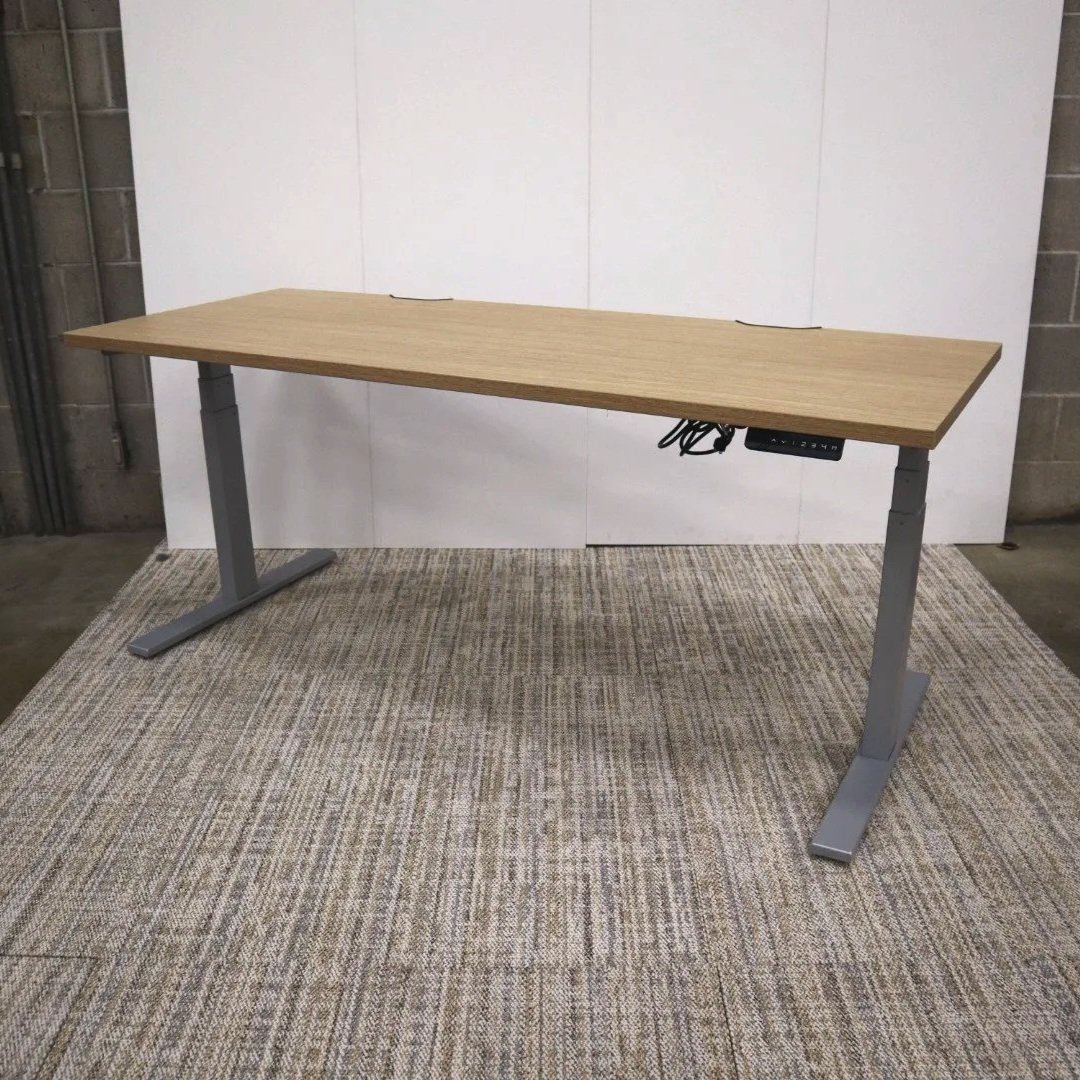 T1 | QTY : 38 | $200 | Height Adjustable Table 