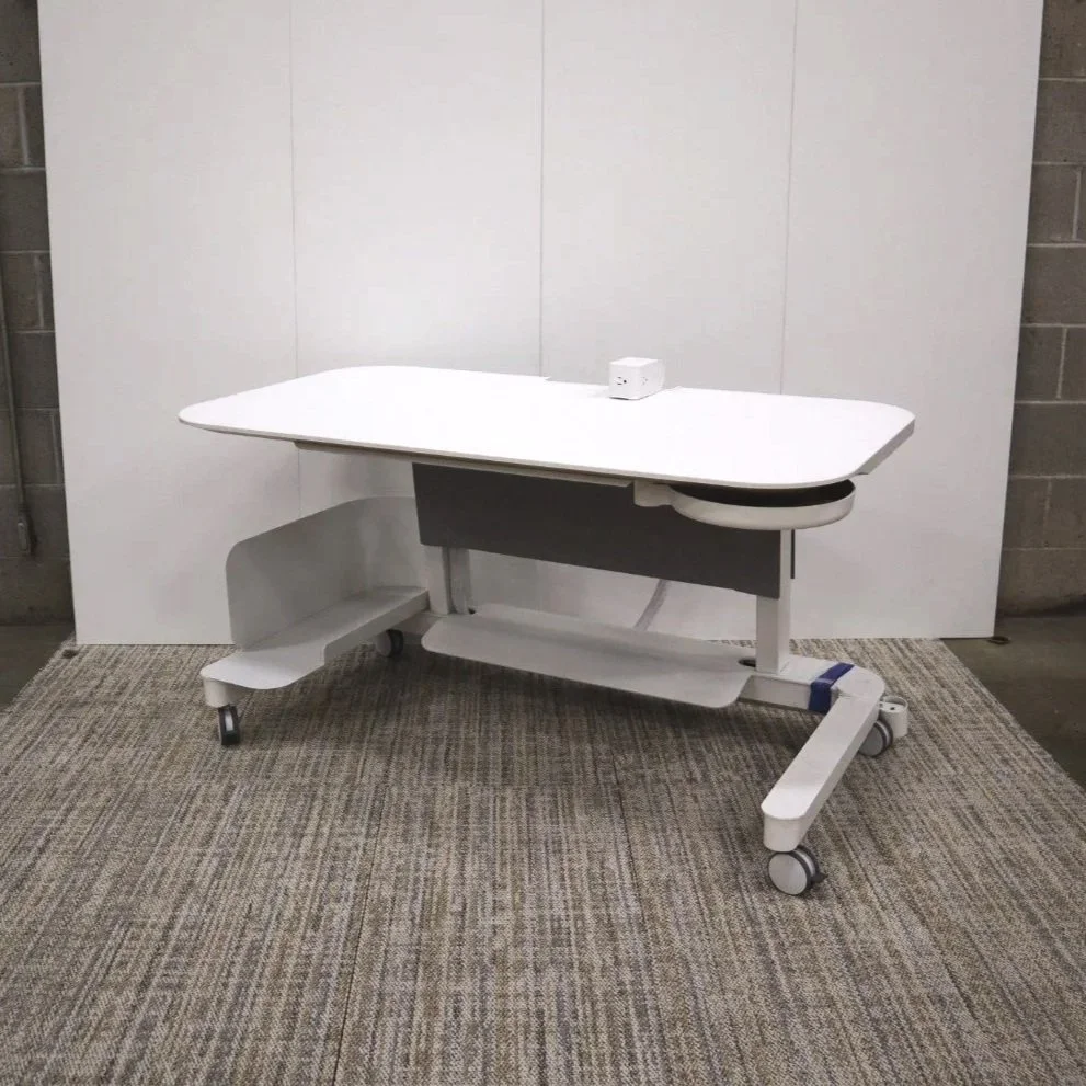T4 | QTY : 2 | $300 | Height Adjustable Table 