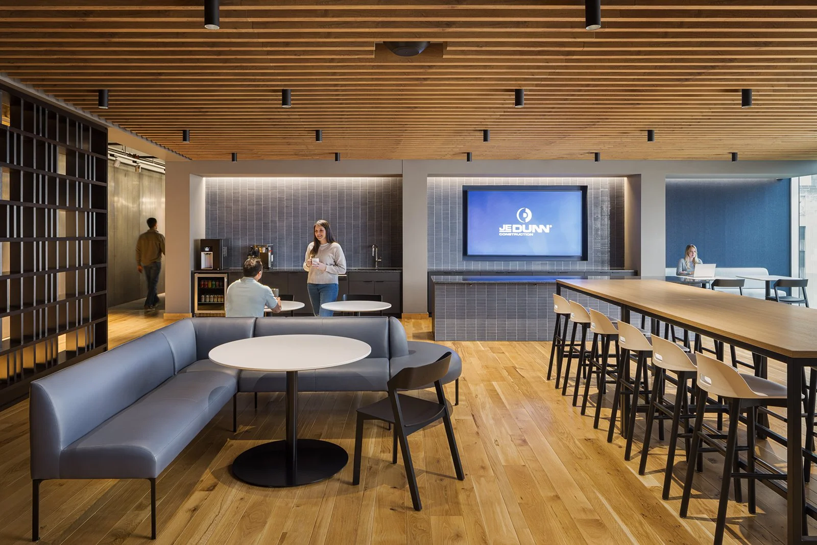 je-dunn-kansas-city-hq-encompas-furniture-cafe.jpg